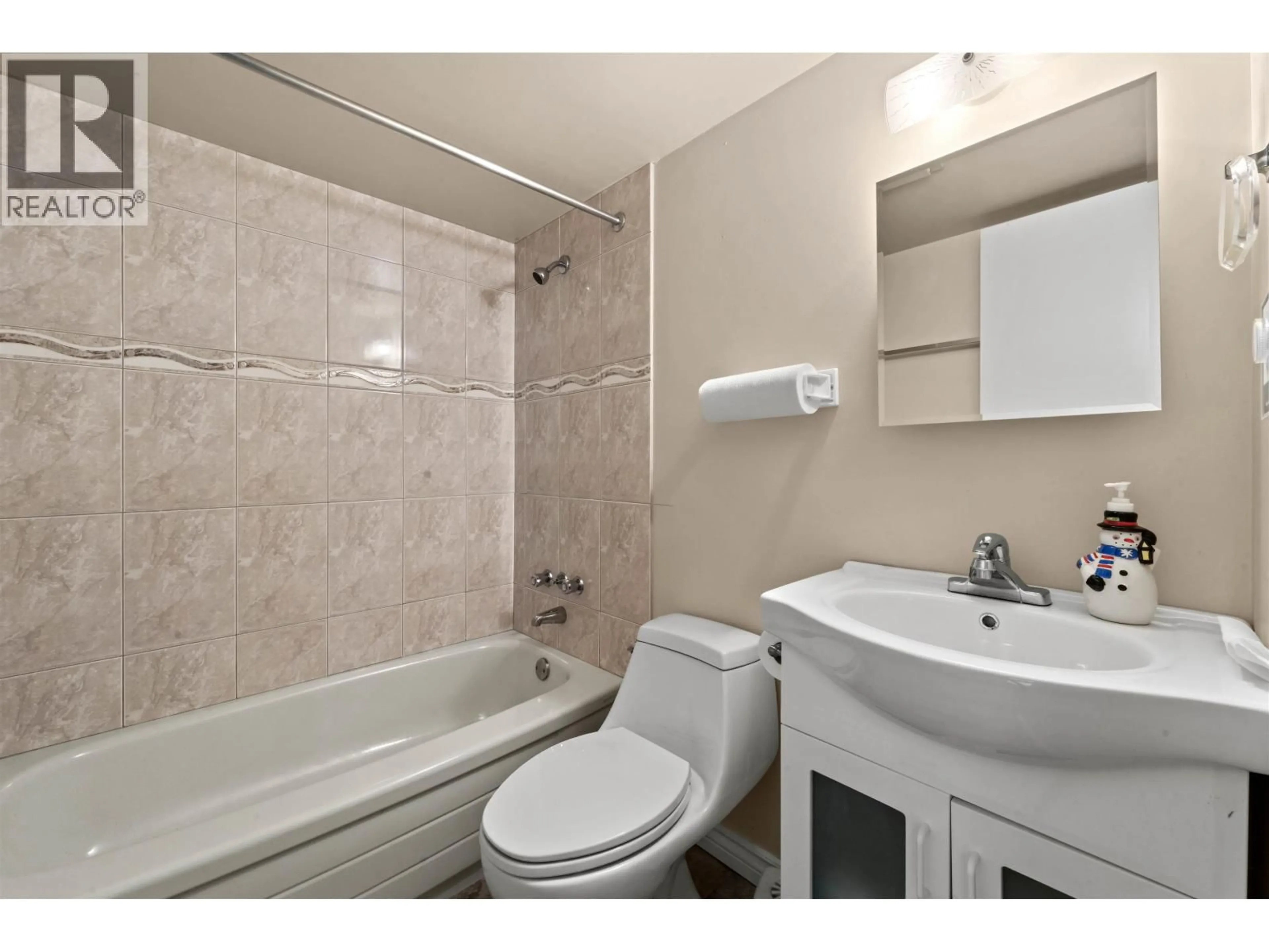 Standard bathroom, ceramic/tile floor for 7080 LUCAS ROAD, Richmond British Columbia V6Y1E9