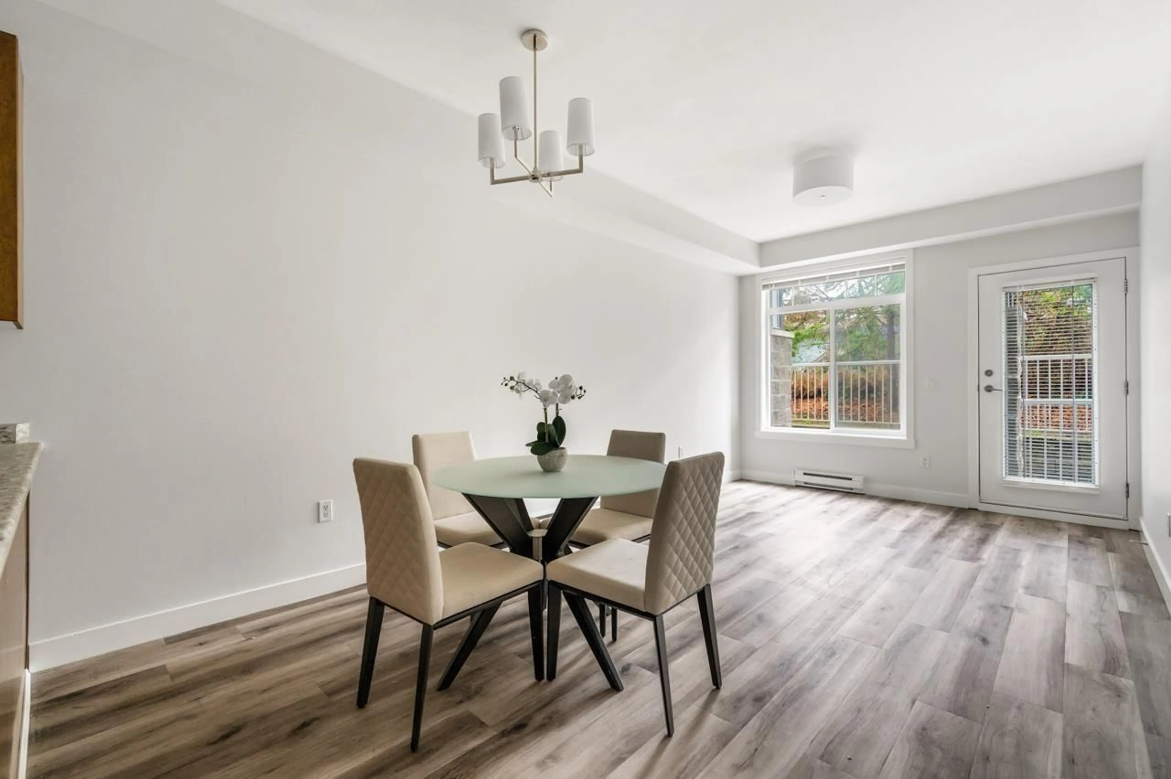 Dining room, wood/laminate floor for 13277 108 AVENUE, Surrey British Columbia V3T0A9