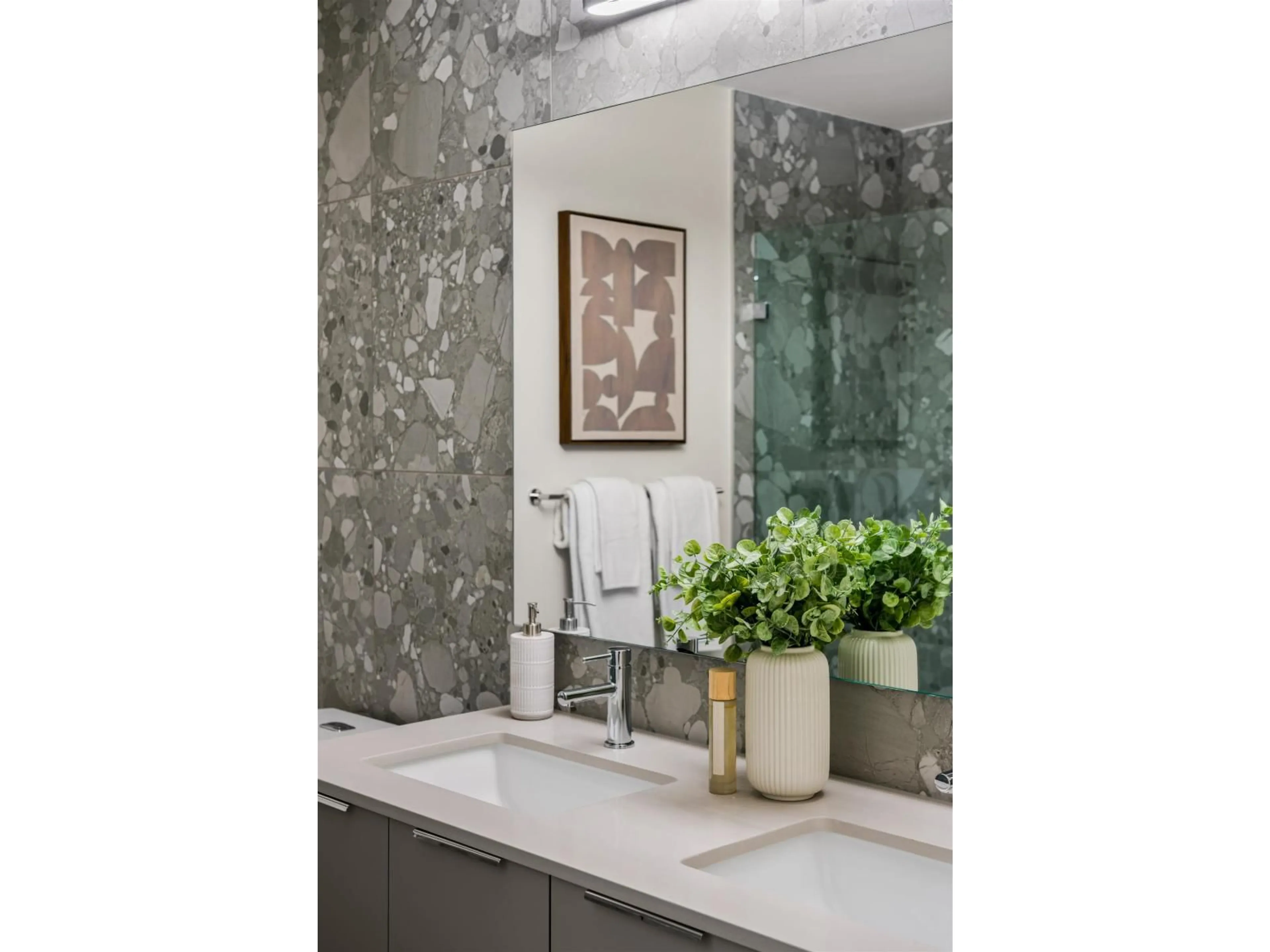 Contemporary bathroom, ceramic/tile floor for 206 - 20049B 82 AVENUE, Langley British Columbia V2Y4A6