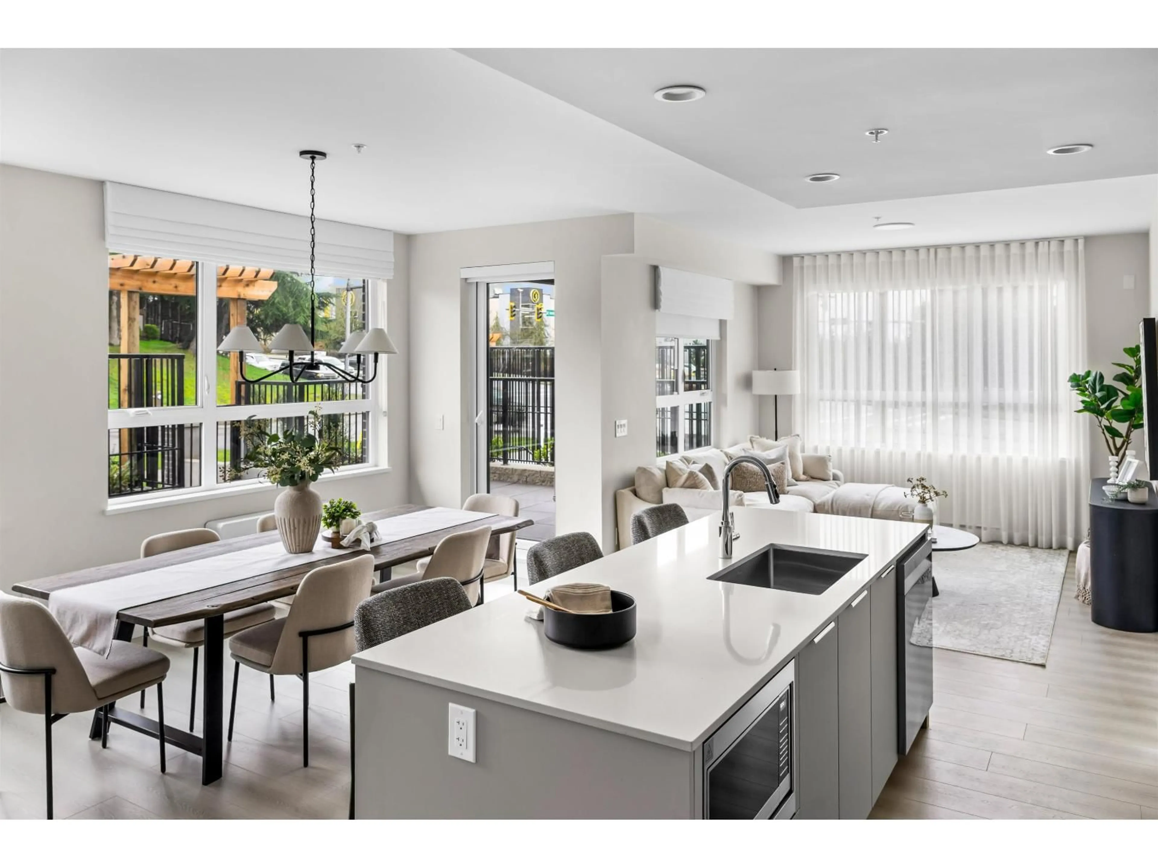 Open concept kitchen, ceramic/tile floor for 306 - 20049A 82 AVENUE, Langley British Columbia V2Y4A5