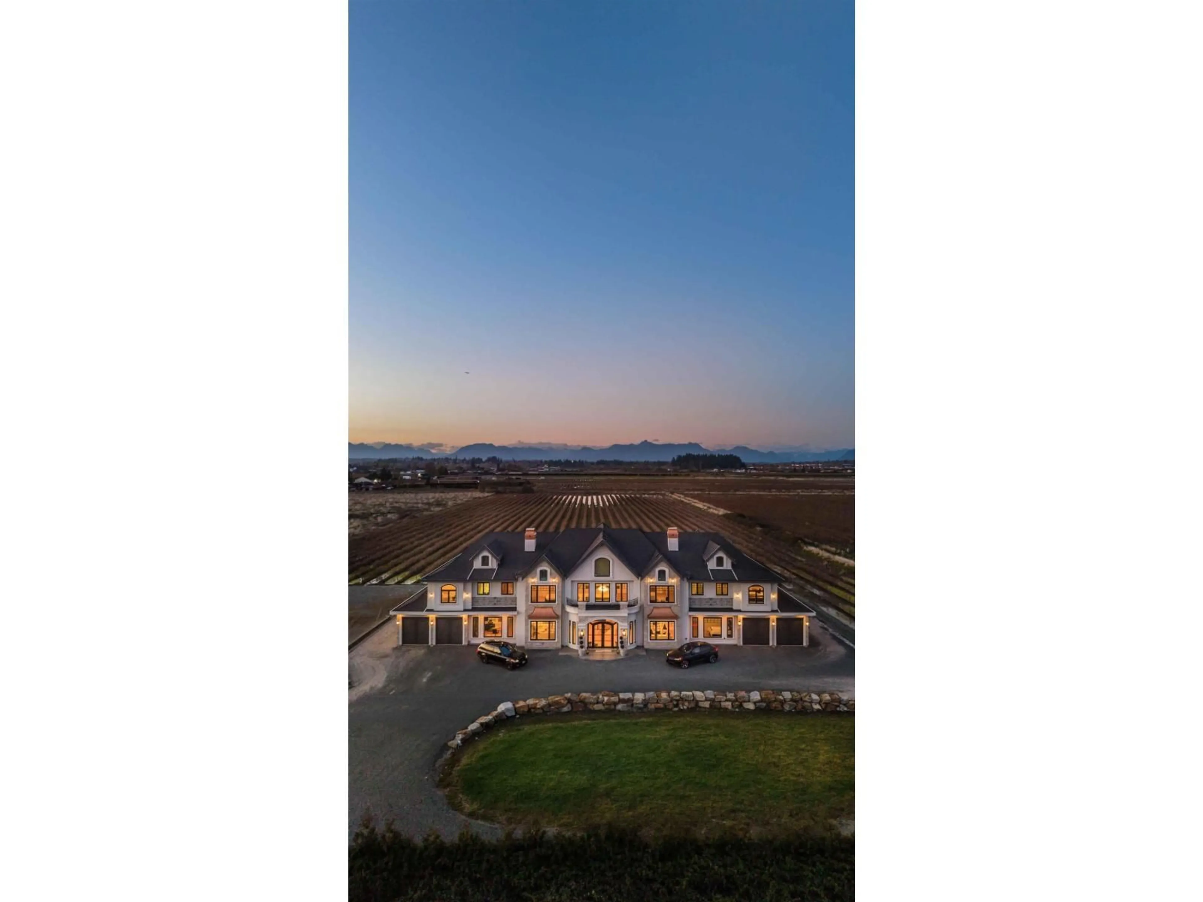 A pic from outside/outdoor area/front of a property/back of a property/a pic from drone, mountain view for 16927 40 AVENUE, Surrey British Columbia V3Z1C8