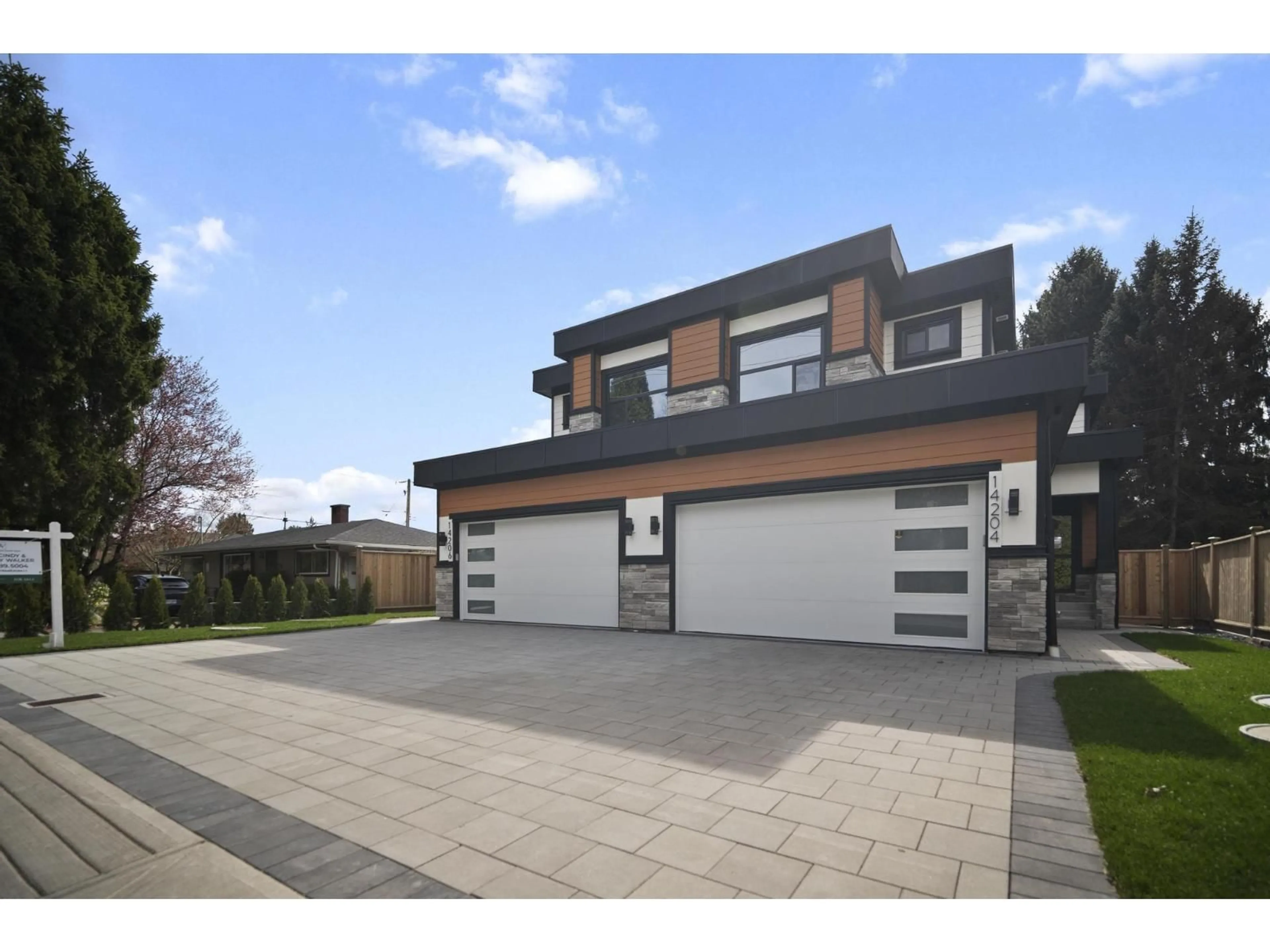 Home with brick exterior material, street for 14206 NORTH BLUFF ROAD, White Rock British Columbia V4B3C4