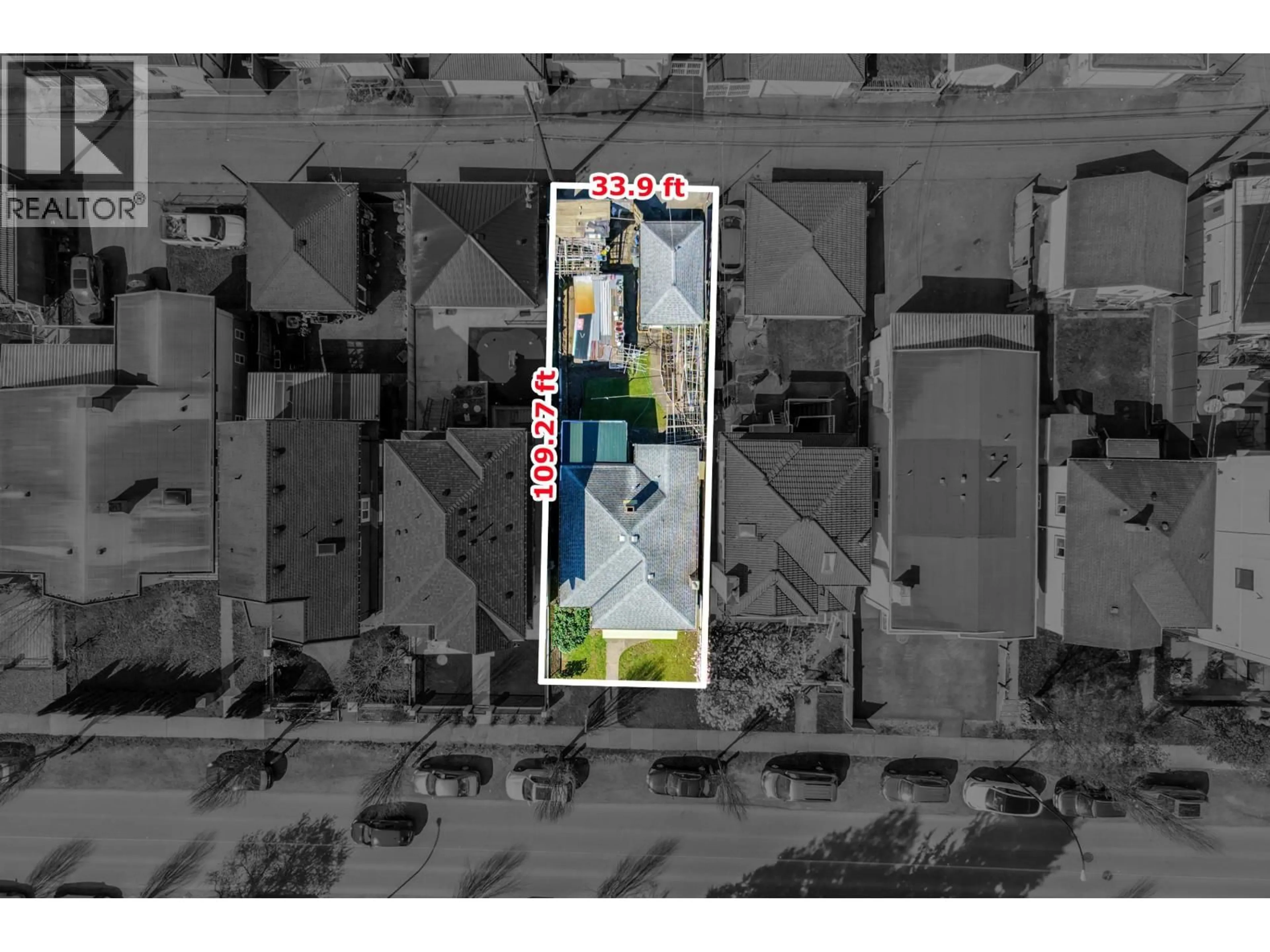 A pic from outside/outdoor area/front of a property/back of a property/a pic from drone, street for 571 57TH AVENUE, Vancouver British Columbia V5X1T1