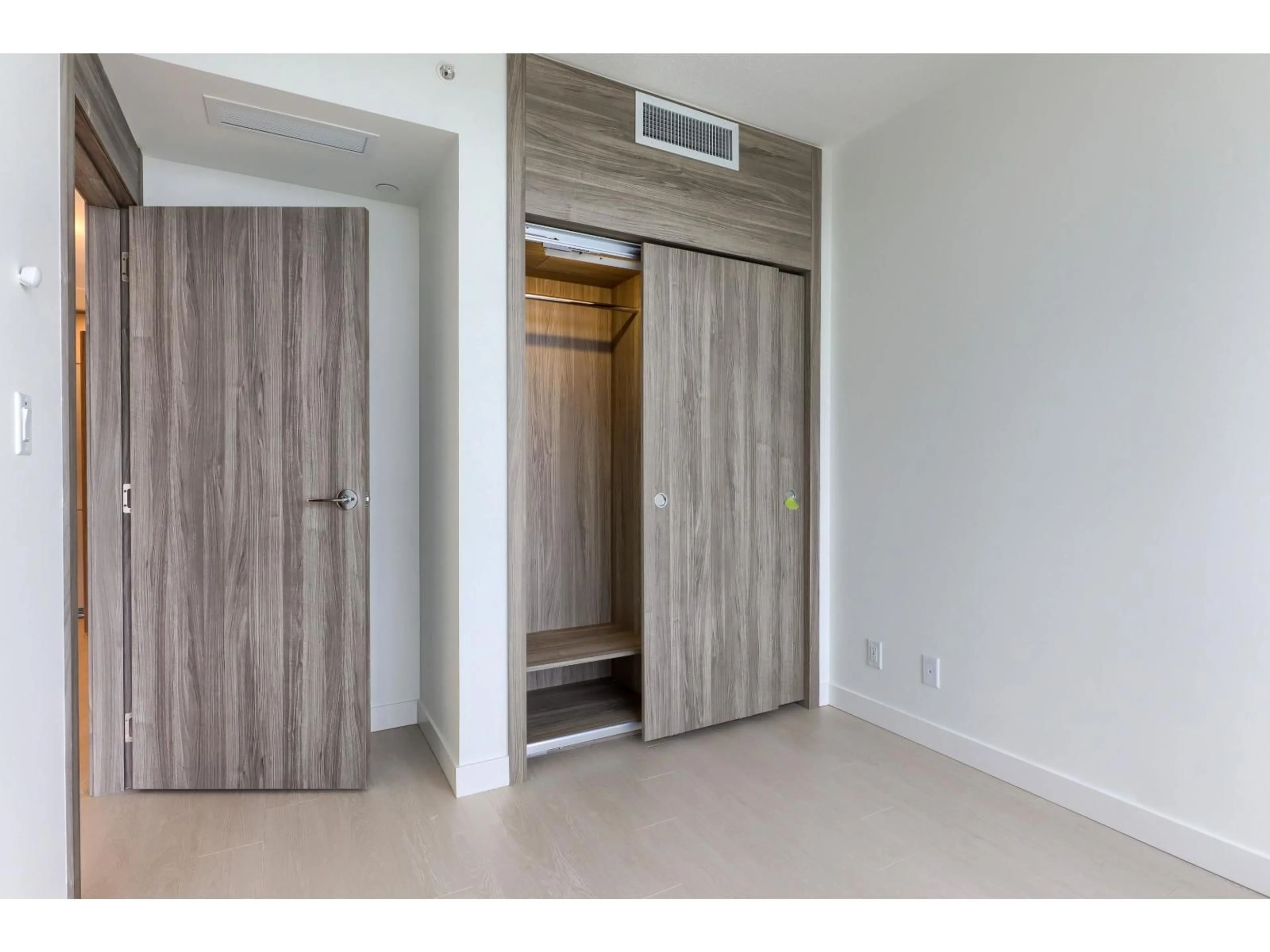 Unknown for 2106 - 13768 100 AVENUE, Surrey British Columbia V3T0V2