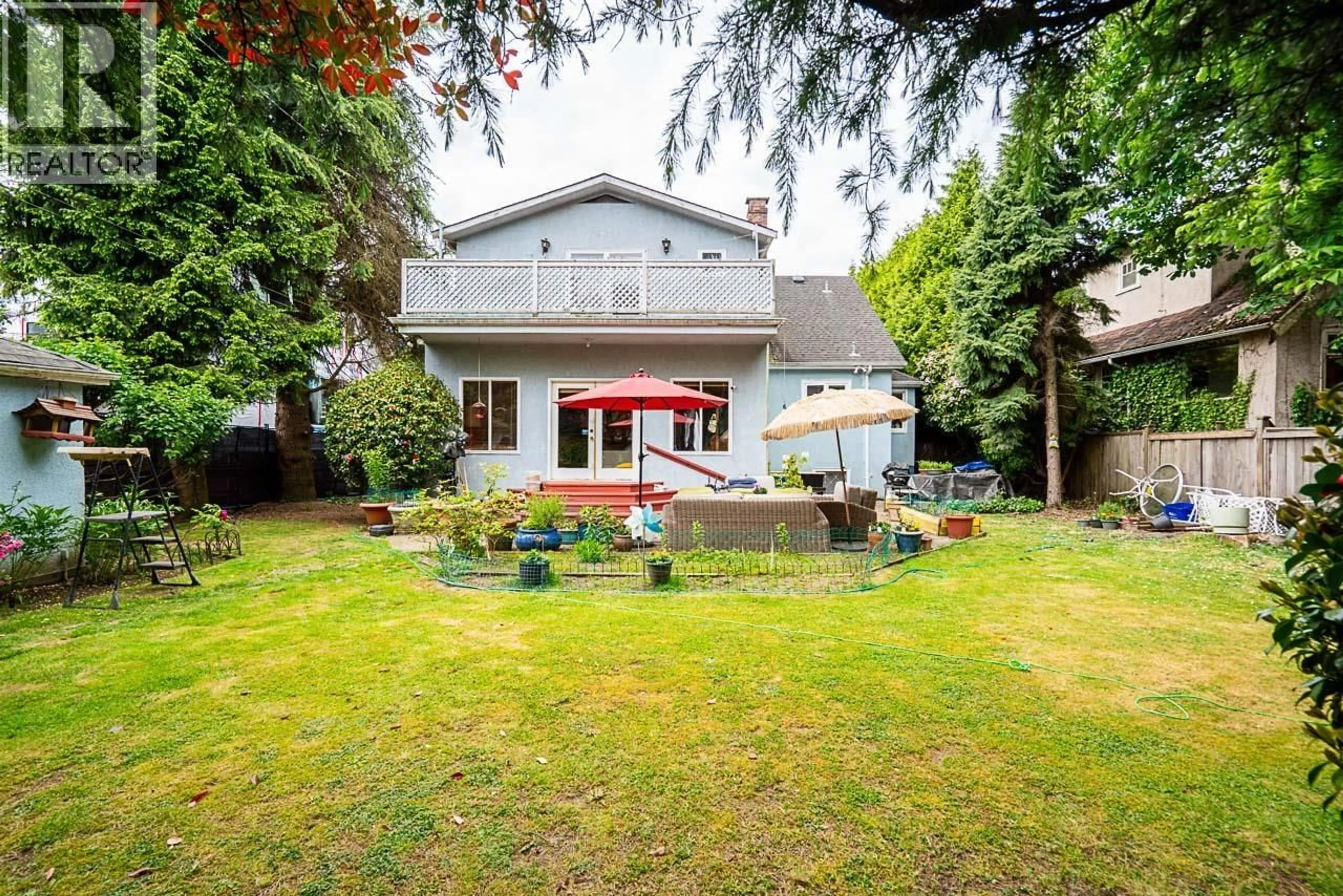 A pic from outside/outdoor area/front of a property/back of a property/a pic from drone, street for 6138 GRANVILLE STREET, Vancouver British Columbia V6M3E3