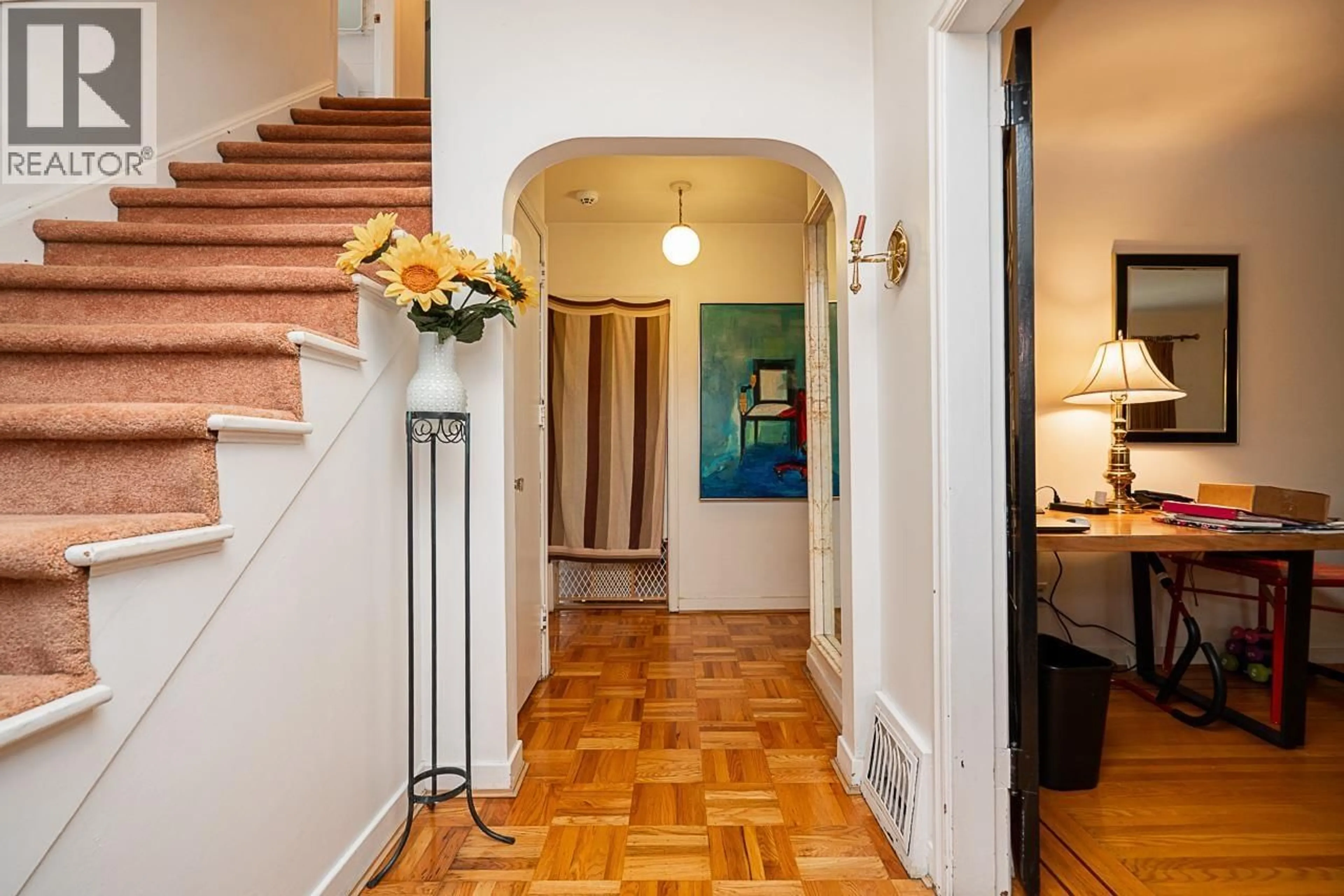 Indoor foyer for 6138 GRANVILLE STREET, Vancouver British Columbia V6M3E3
