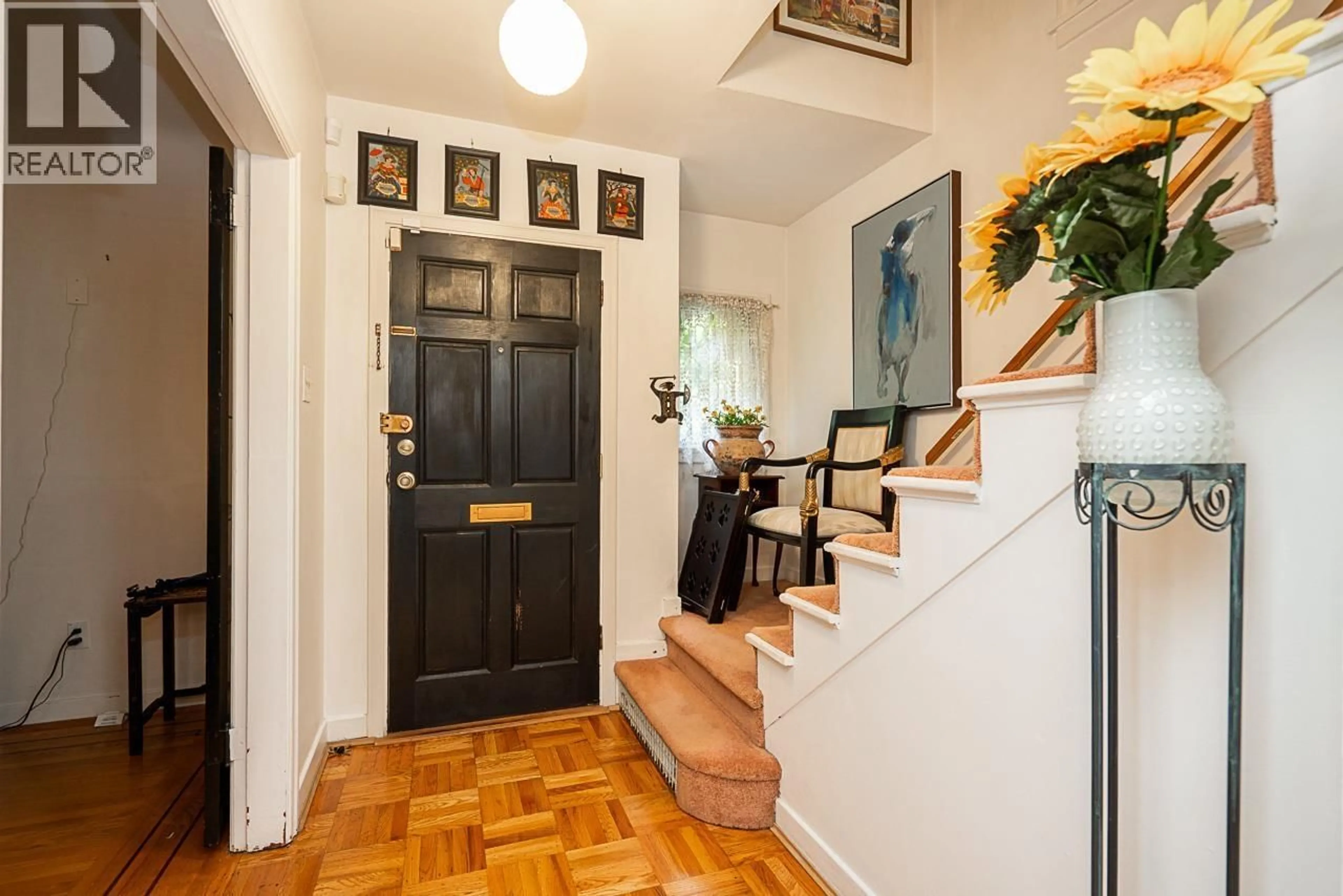 Indoor entryway for 6138 GRANVILLE STREET, Vancouver British Columbia V6M3E3