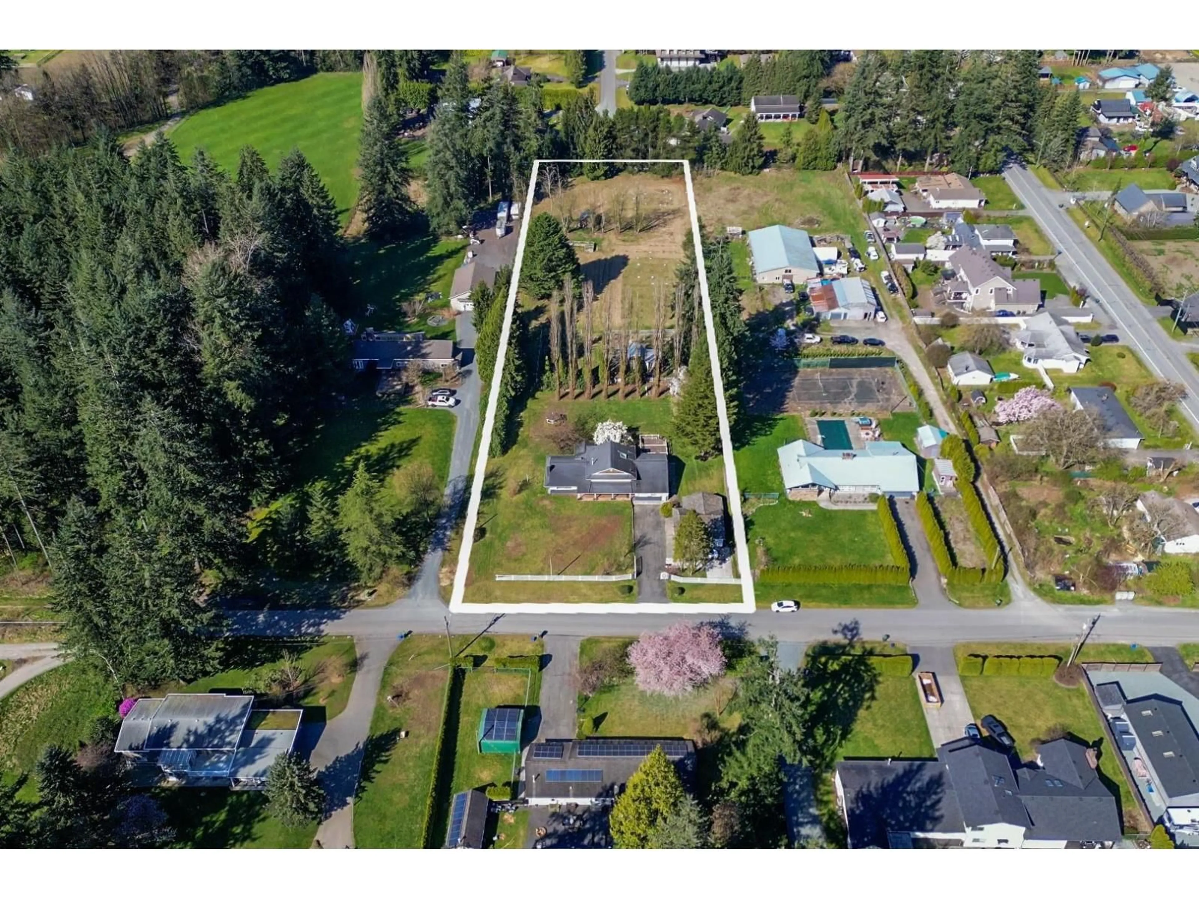 A pic from outside/outdoor area/front of a property/back of a property/a pic from drone, street for 5535 250 STREET, Langley British Columbia V4W1E8