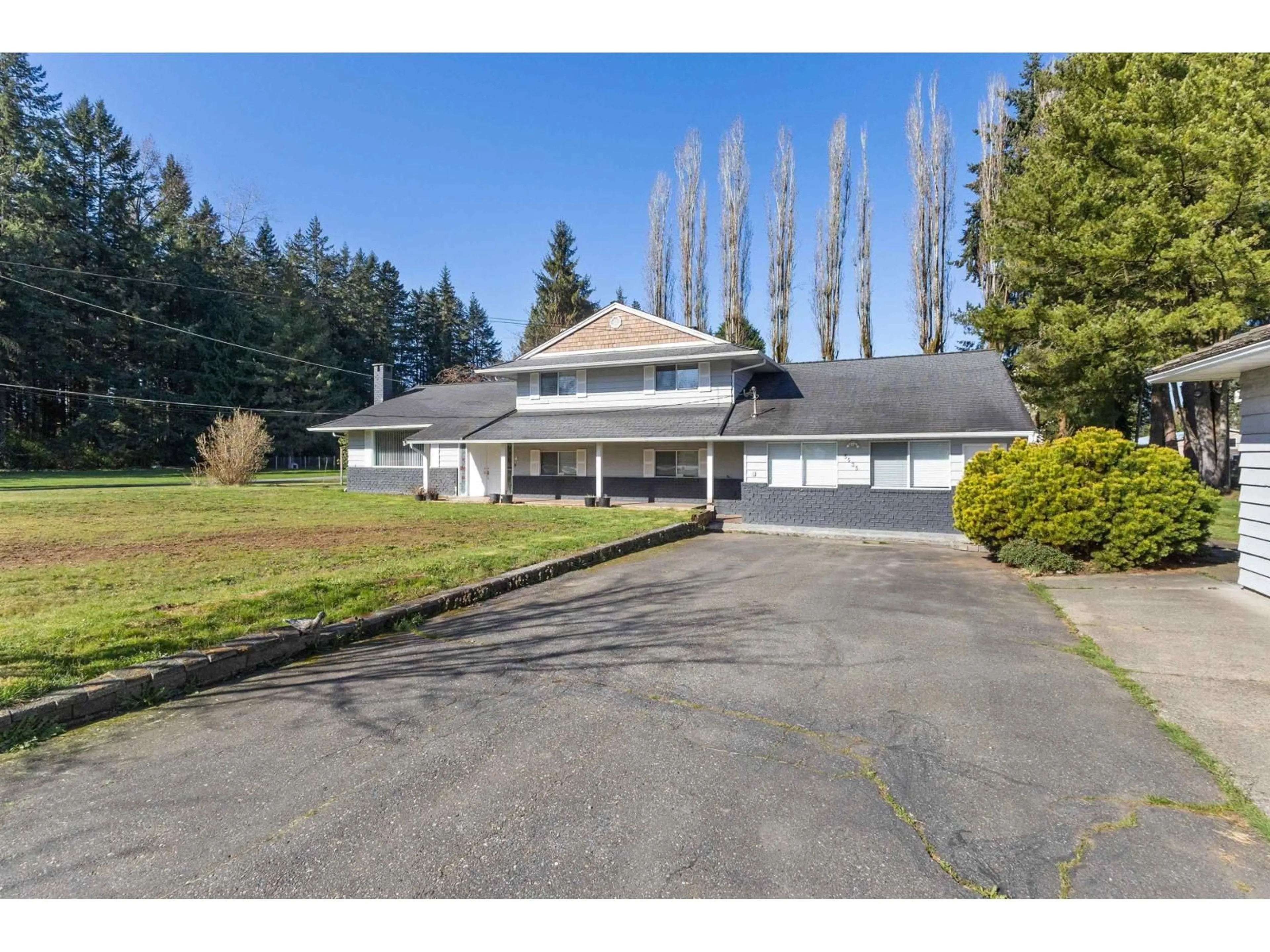 A pic from outside/outdoor area/front of a property/back of a property/a pic from drone, street for 5535 250 STREET, Langley British Columbia V4W1E8