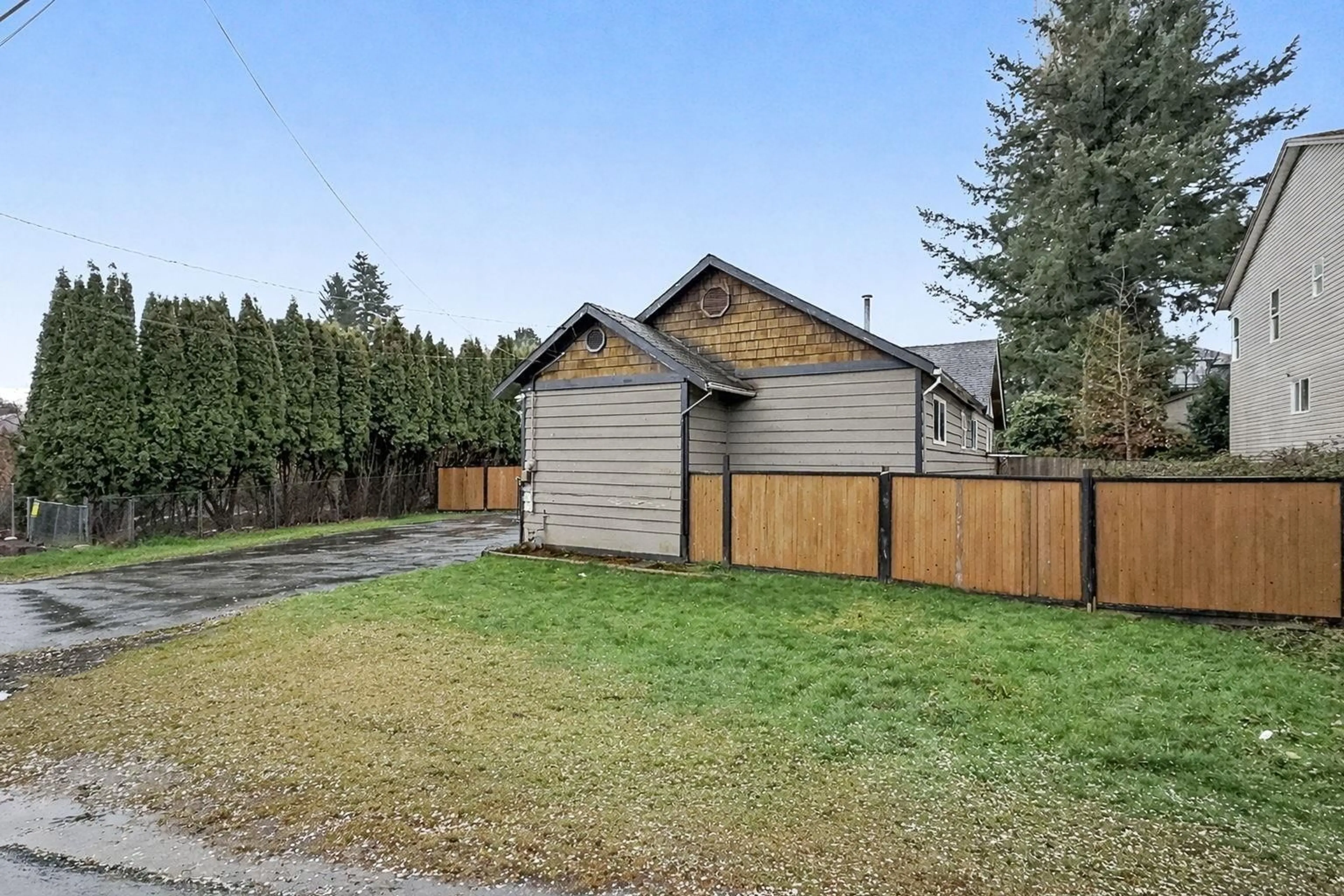 A pic from outside/outdoor area/front of a property/back of a property/a pic from drone, street for 33056 CHERRY AVENUE, Mission British Columbia V2V2T9