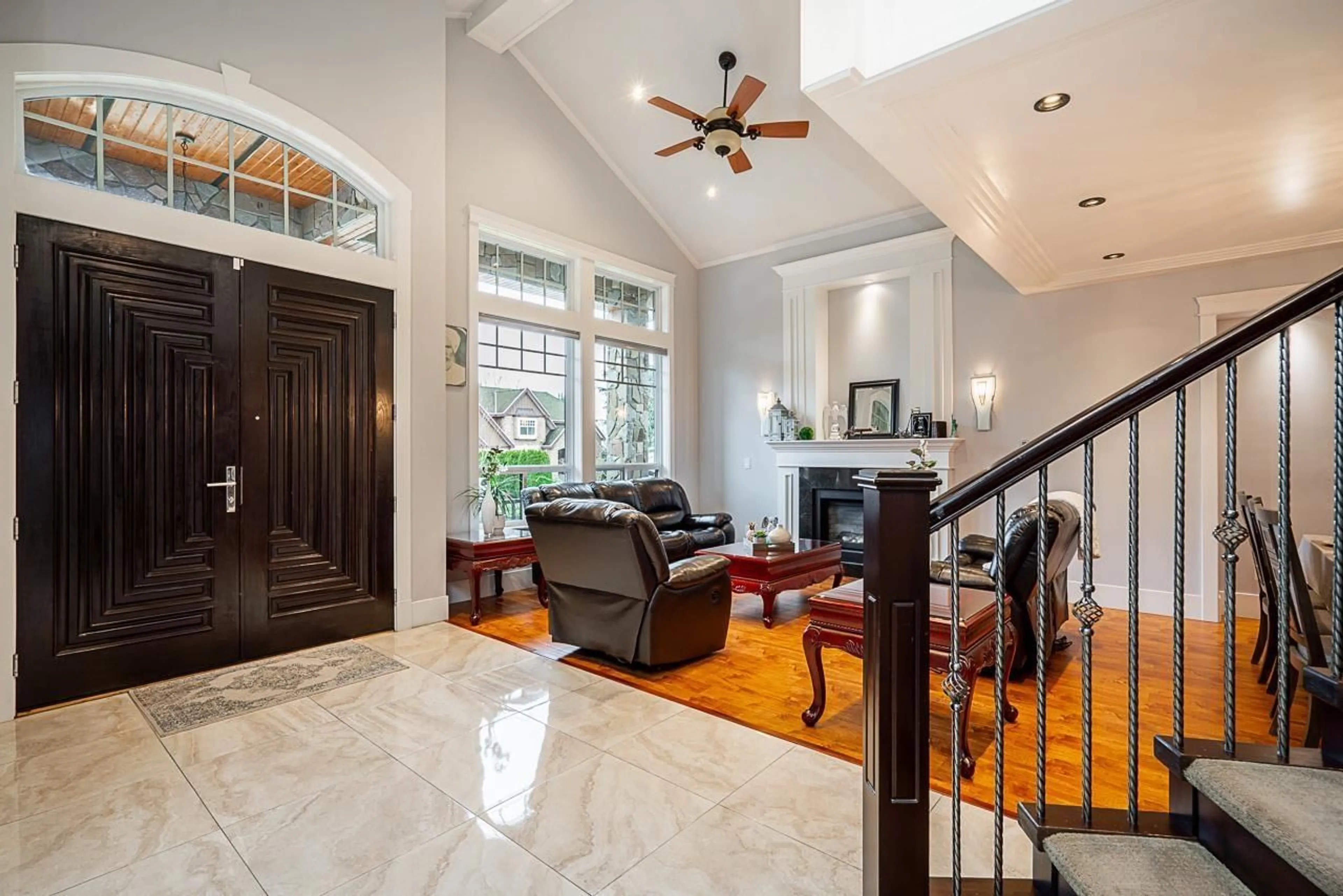 Indoor entryway for 7273 149 STREET, Surrey British Columbia V3S0T7