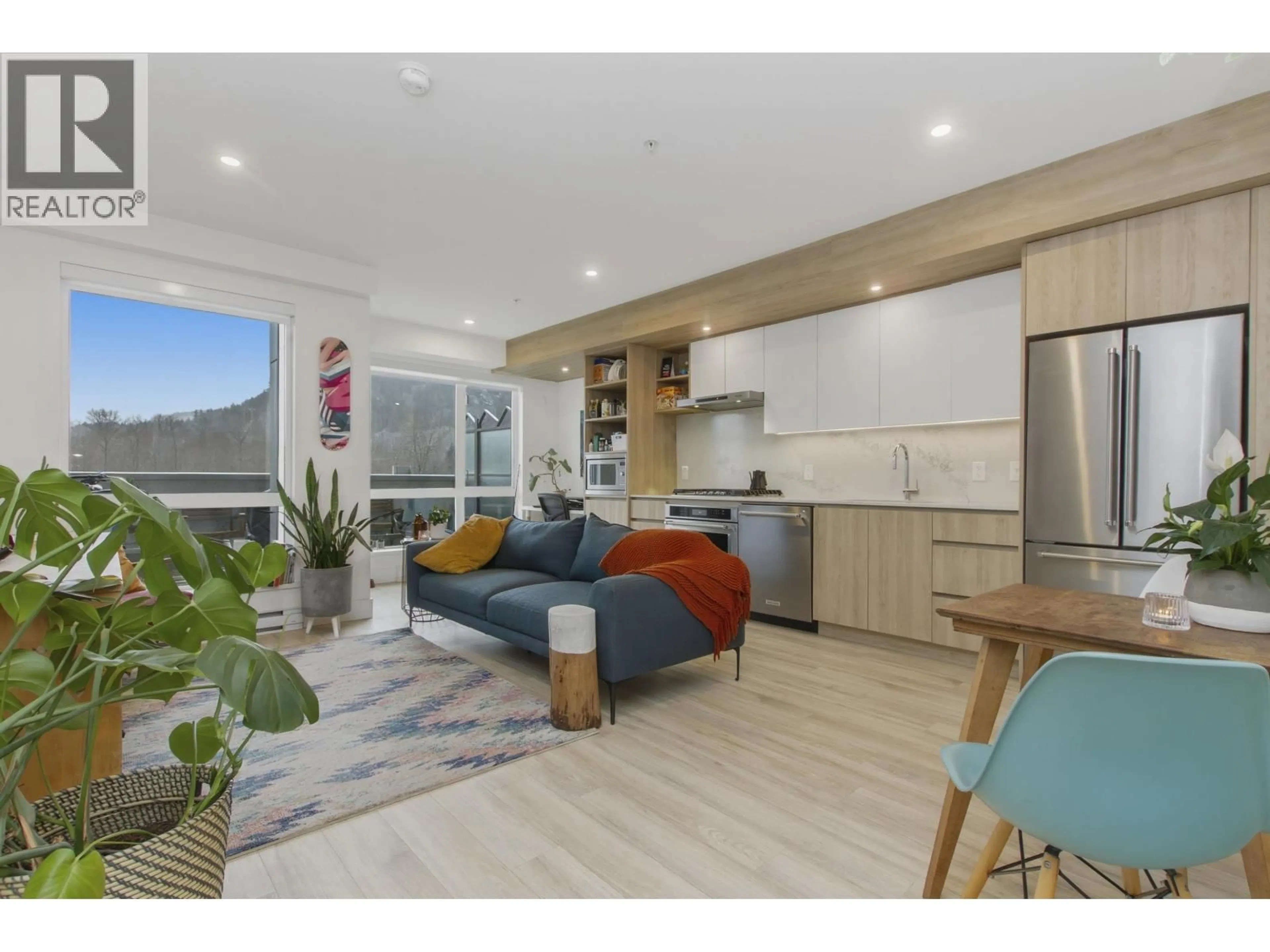 Open concept kitchen, unknown for 420 - 38362 BUCKLEY AVENUE, Squamish British Columbia V8B0J8