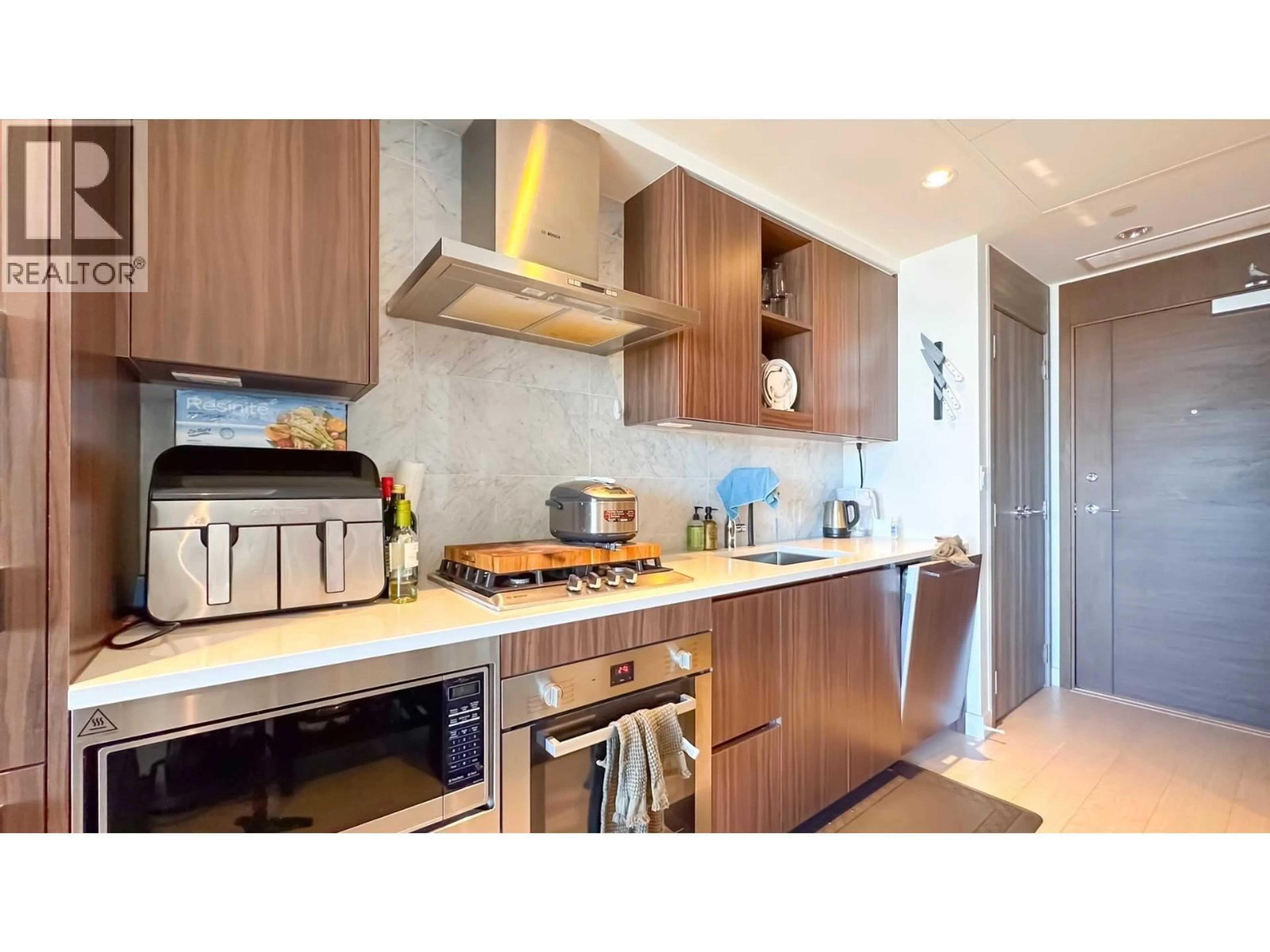 Standard kitchen, unknown for 4009 - 4720 LOUGHEED HIGHWAY, Burnaby British Columbia V5C0M8
