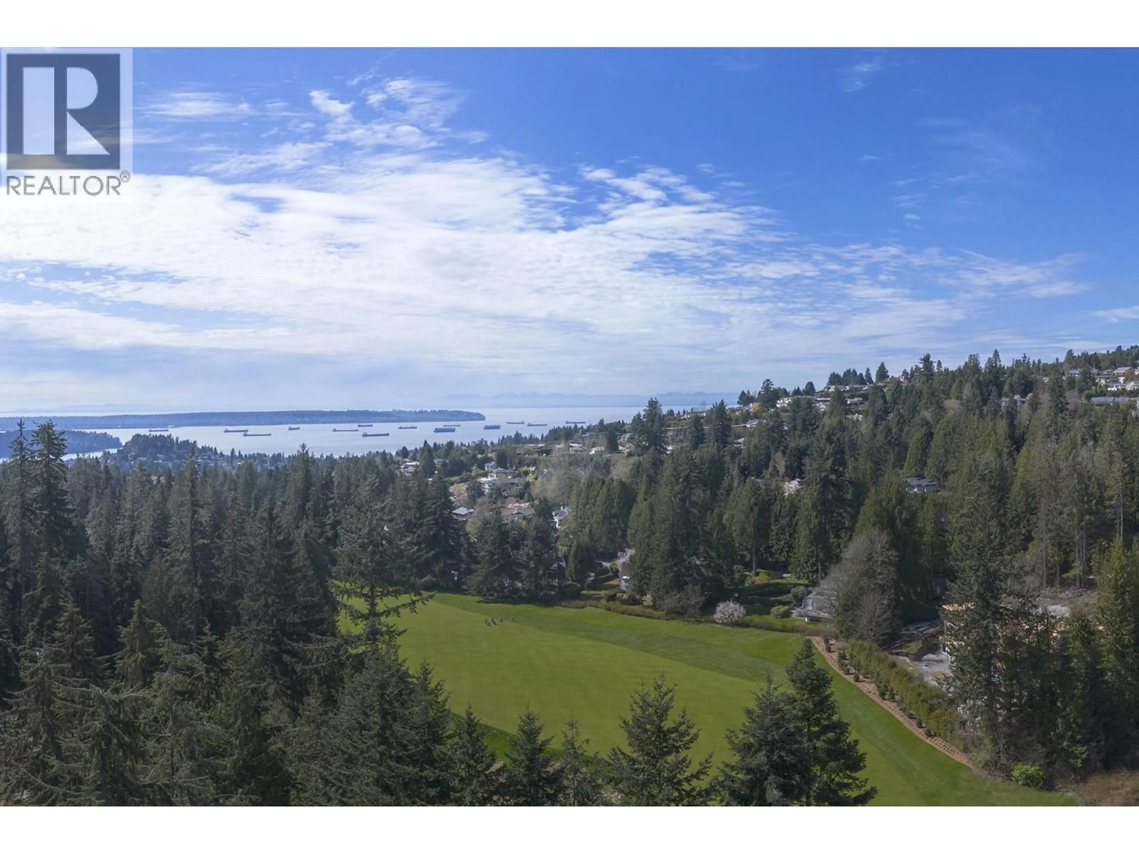 A pic from outside/outdoor area/front of a property/back of a property/a pic from drone, water/lake/river/ocean view for 460 SOUTHBOROUGH DRIVE, West Vancouver British Columbia V7S1M1
