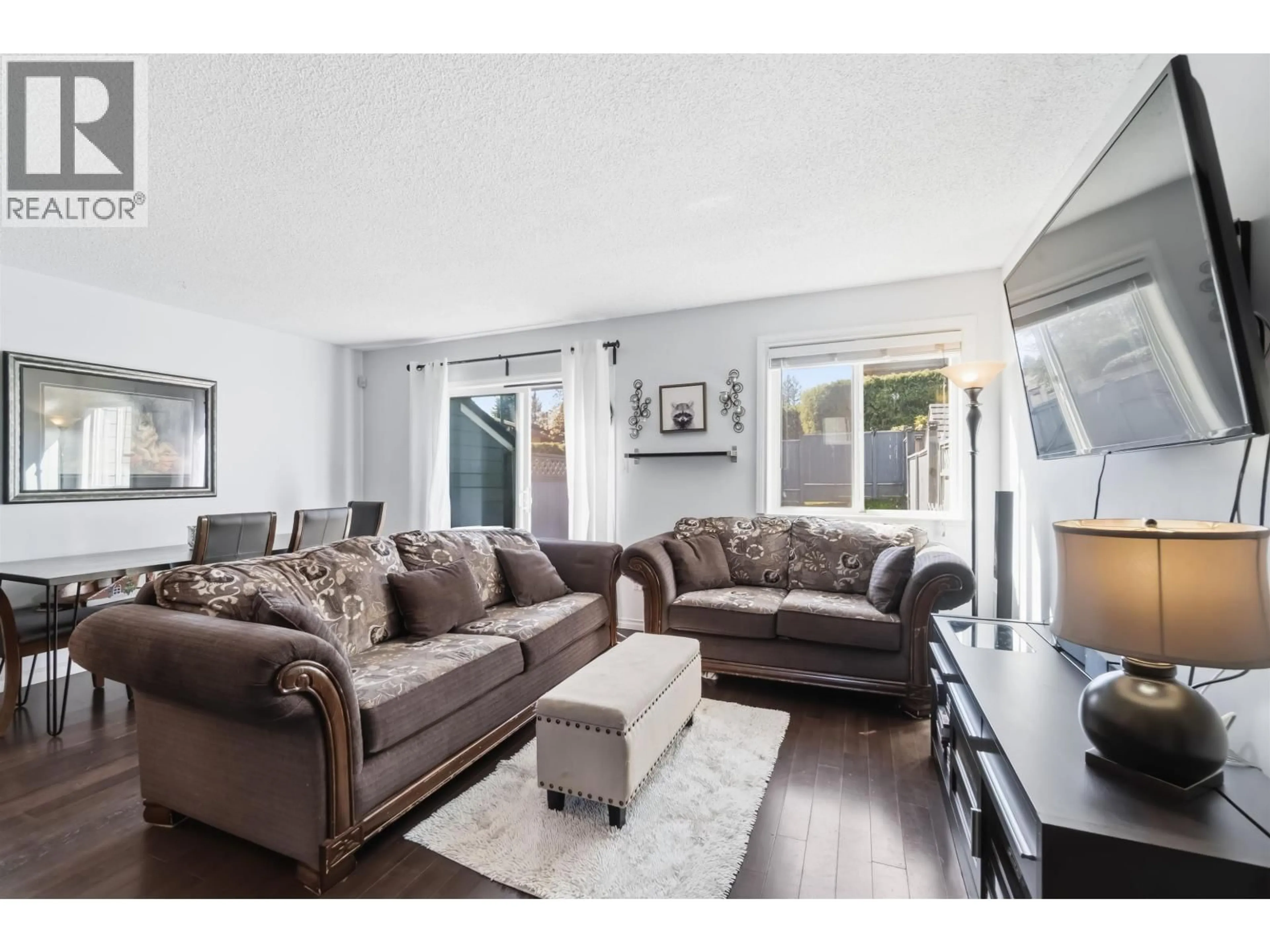 Living room with furniture, unknown for 2713 ELLERSLIE AVENUE, Burnaby British Columbia V5B4R9