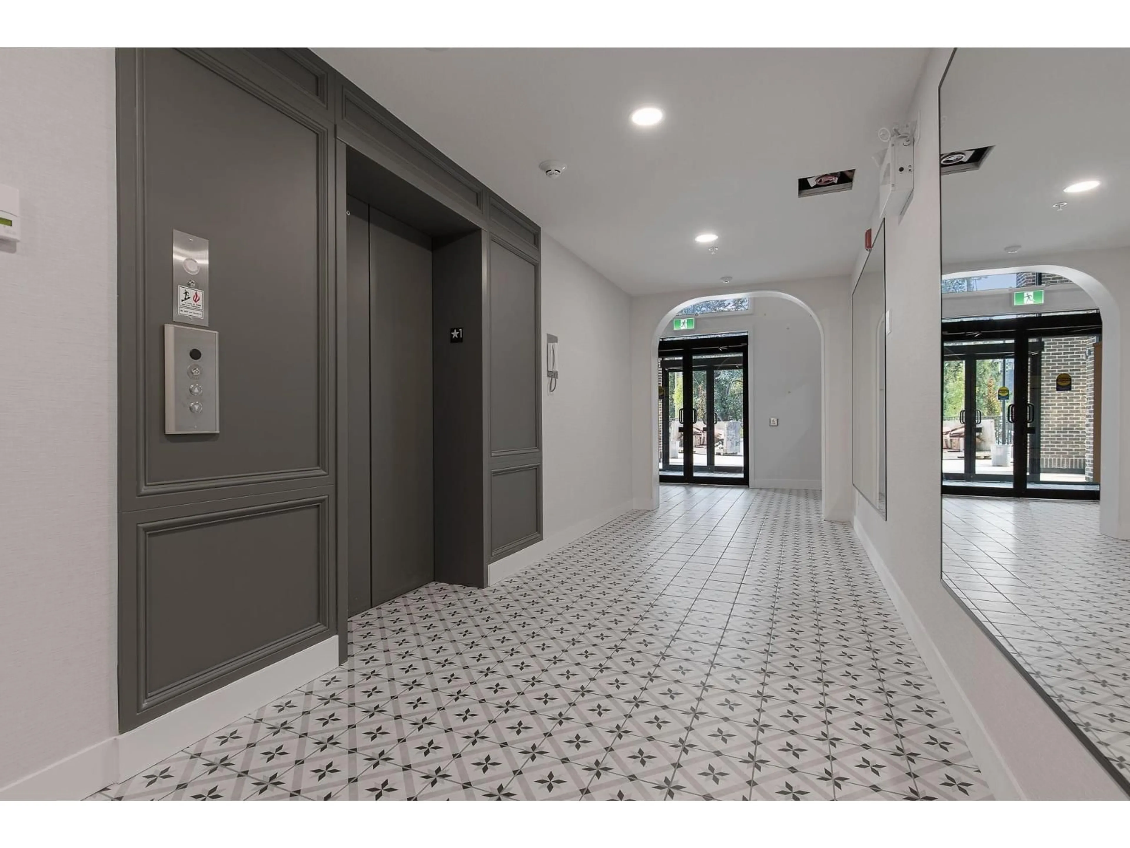 Indoor foyer for 506 - 6045 CHILLIWACK RIVER ROAD, Chilliwack British Columbia V2R6L5