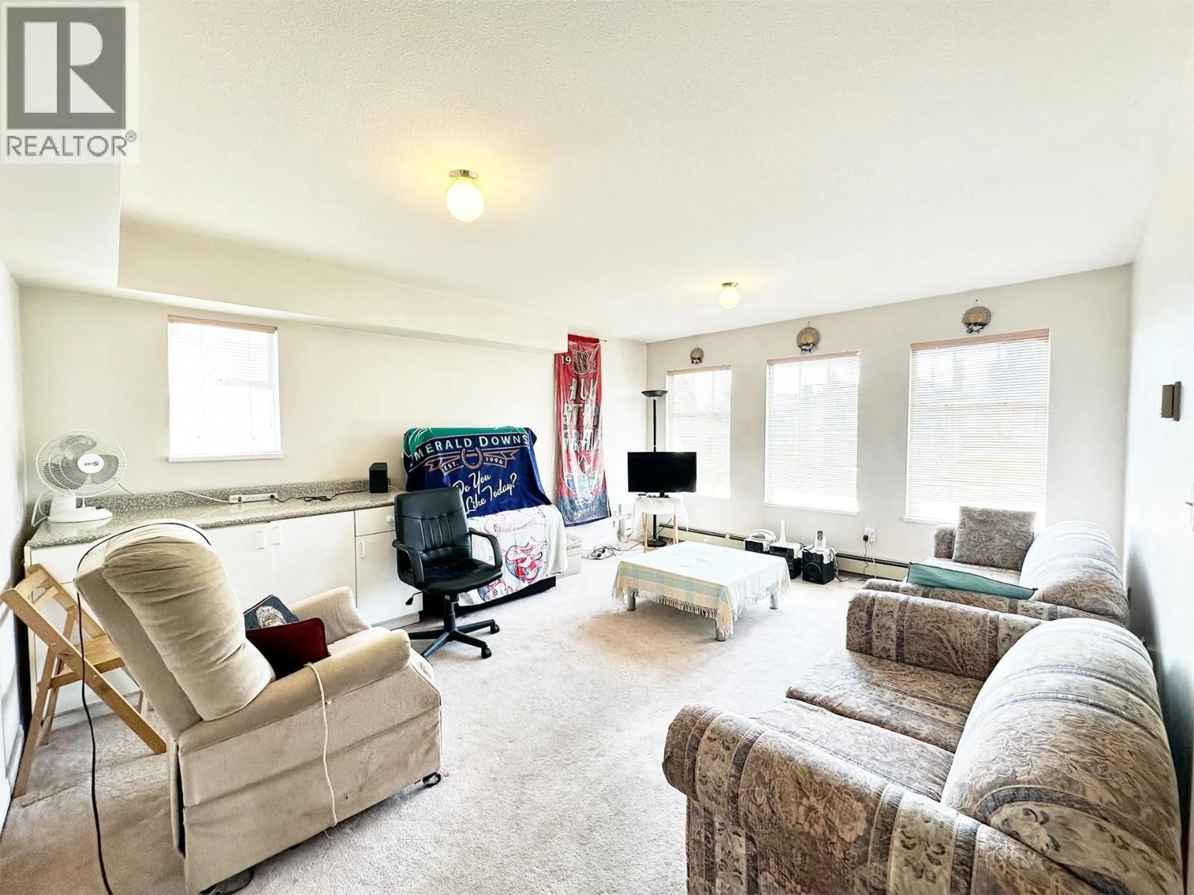 Living room with furniture, unknown for 7674 HILDA STREET, Burnaby British Columbia V3N3H7