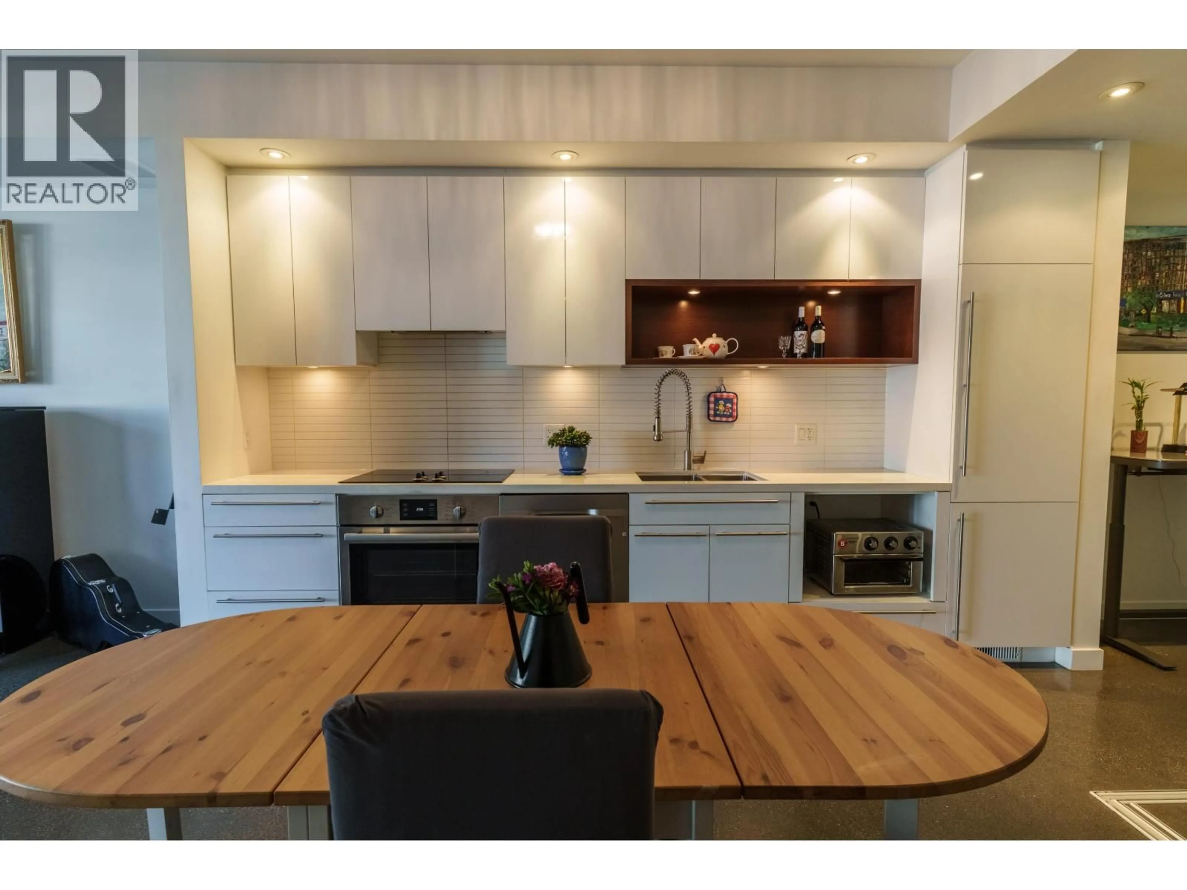 Unknown for 260 2ND AVENUE, Vancouver British Columbia V5T1B7