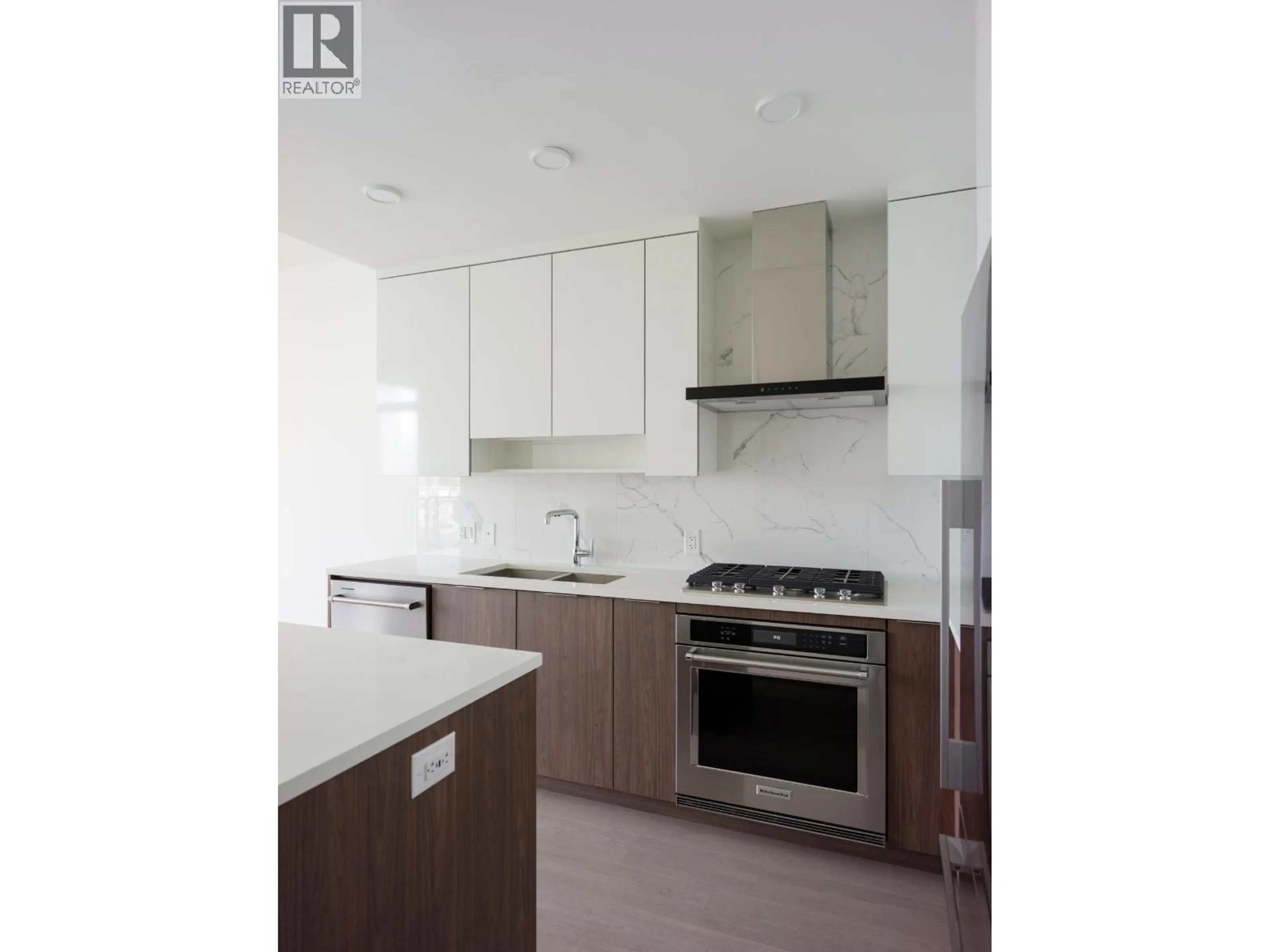 Standard kitchen, wood/laminate floor for 1804 - 699 WHITING WAY, Coquitlam British Columbia V3J0N7