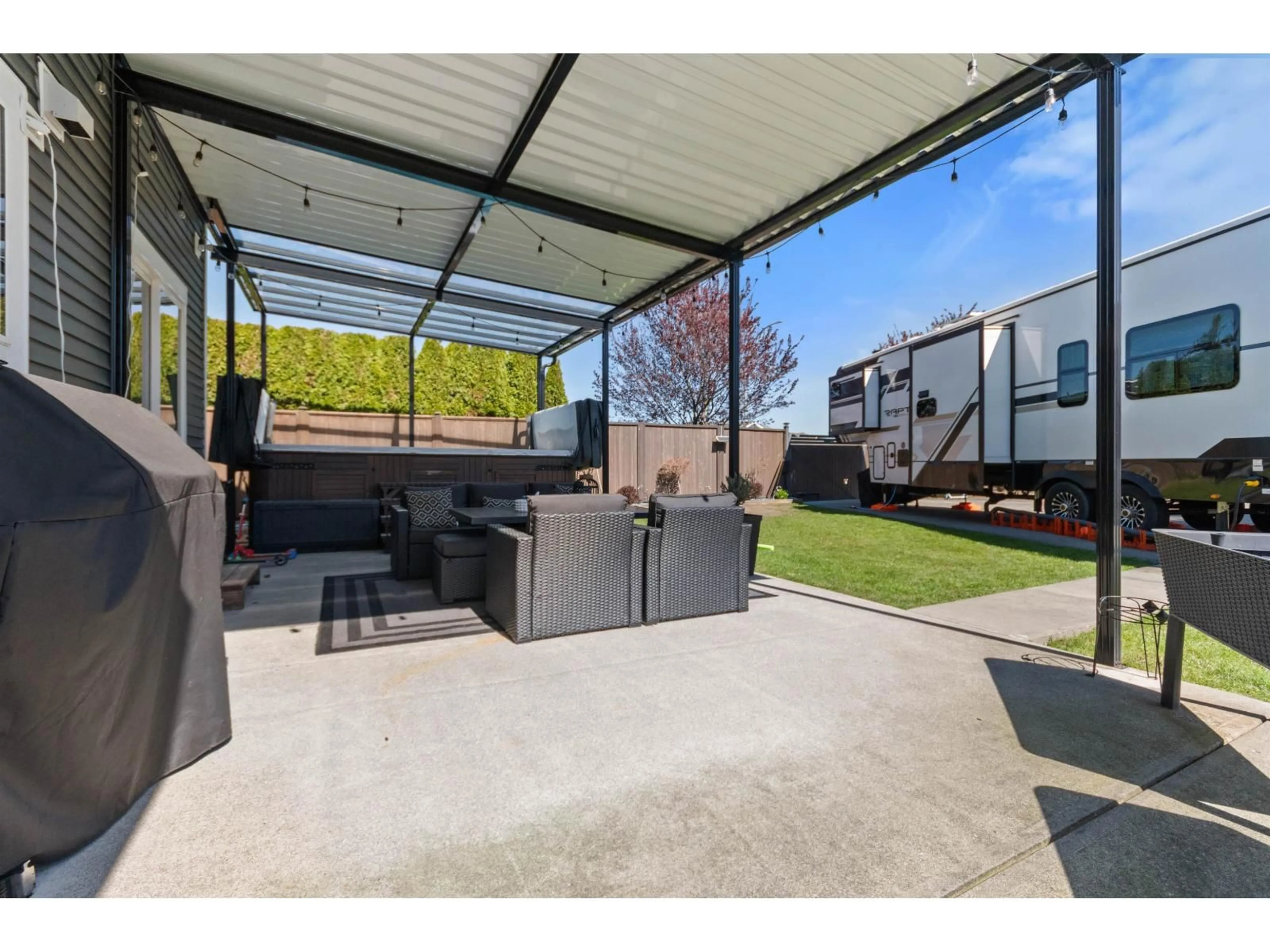 Patio, street for 6748 HENRY STREET, Chilliwack British Columbia V2R2Z9