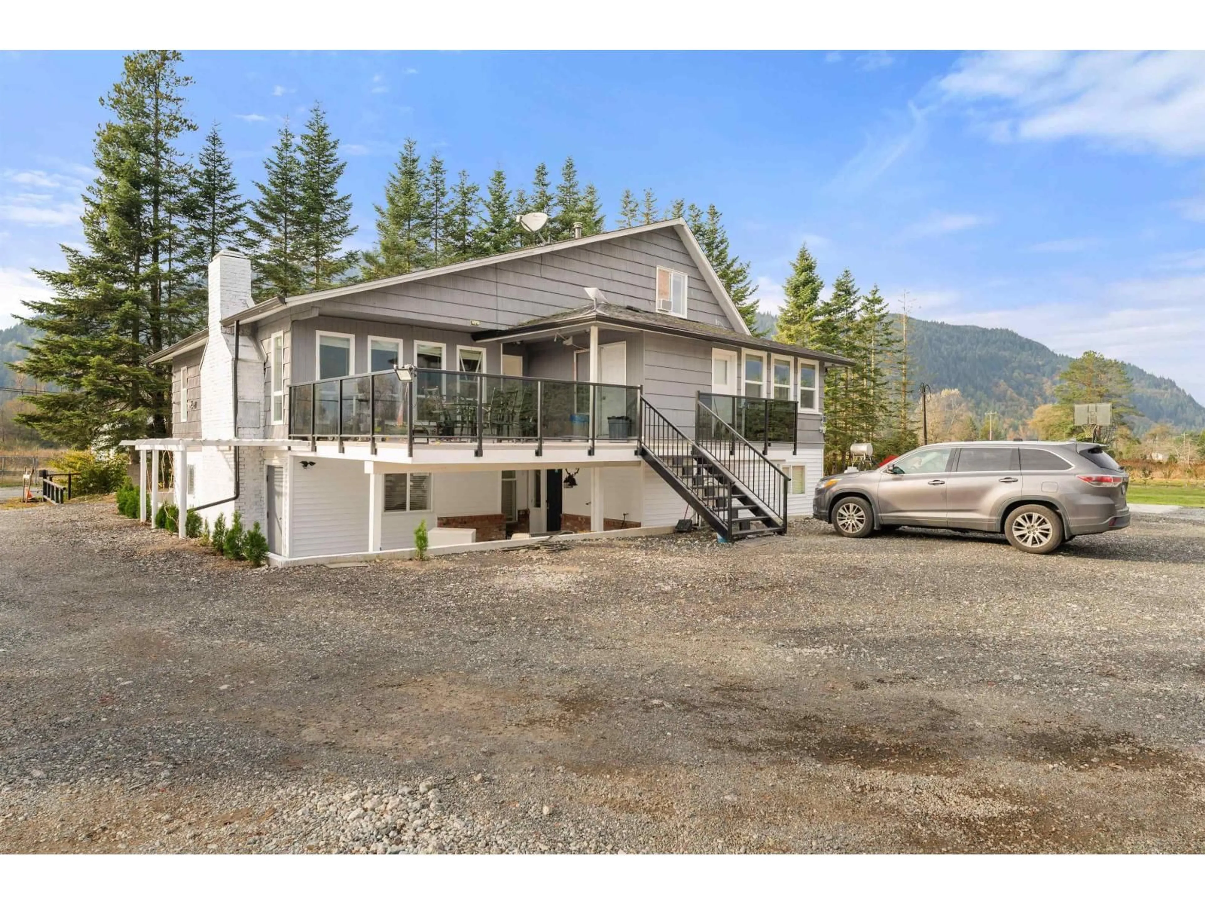 Home with vinyl exterior material, mountain view for 11186 FARMS ROAD, Mission British Columbia V2V4J1