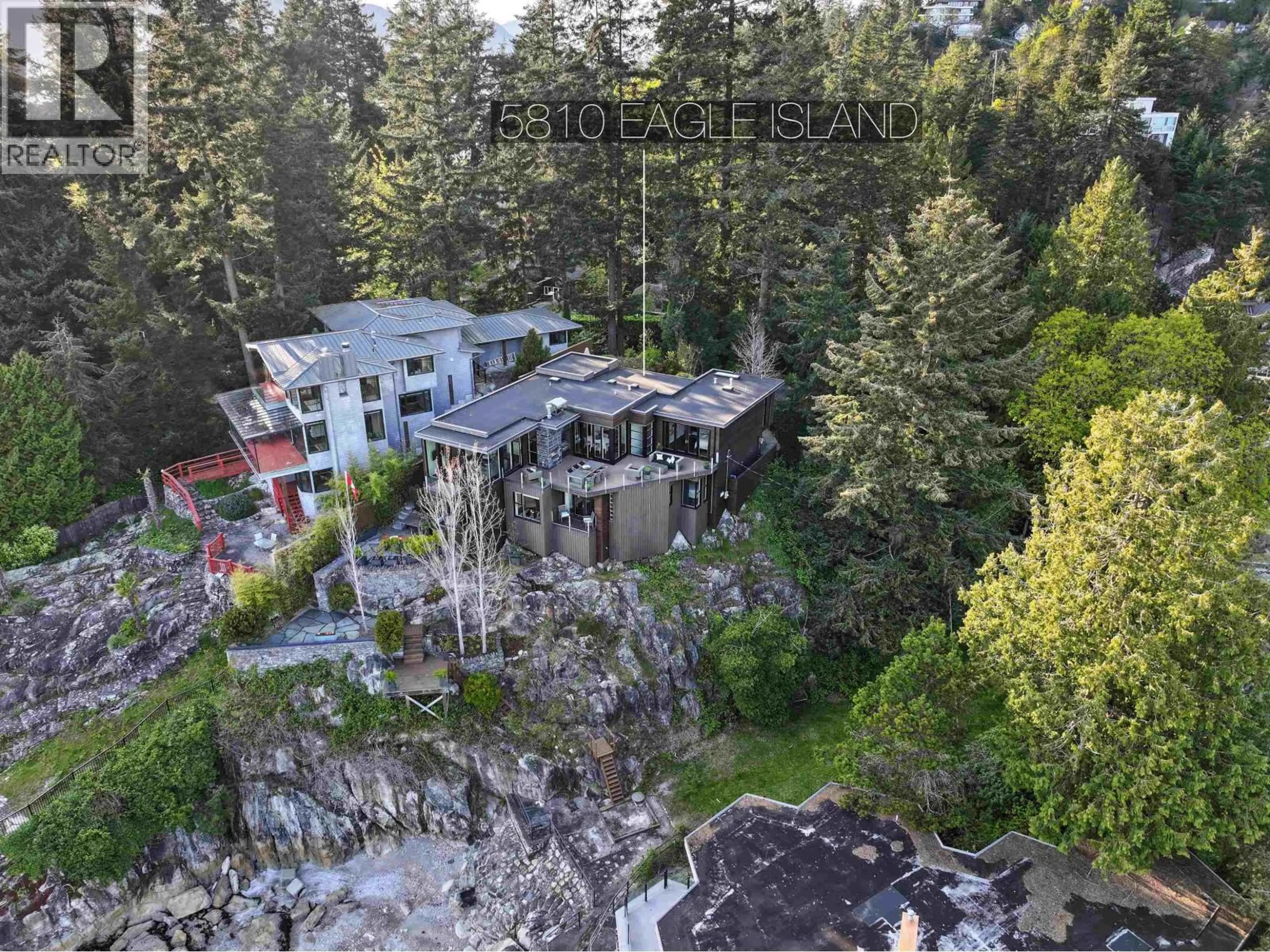 A pic from outside/outdoor area/front of a property/back of a property/a pic from drone, unknown for 5810 EAGLE ISLAND, West Vancouver British Columbia V7W1V5