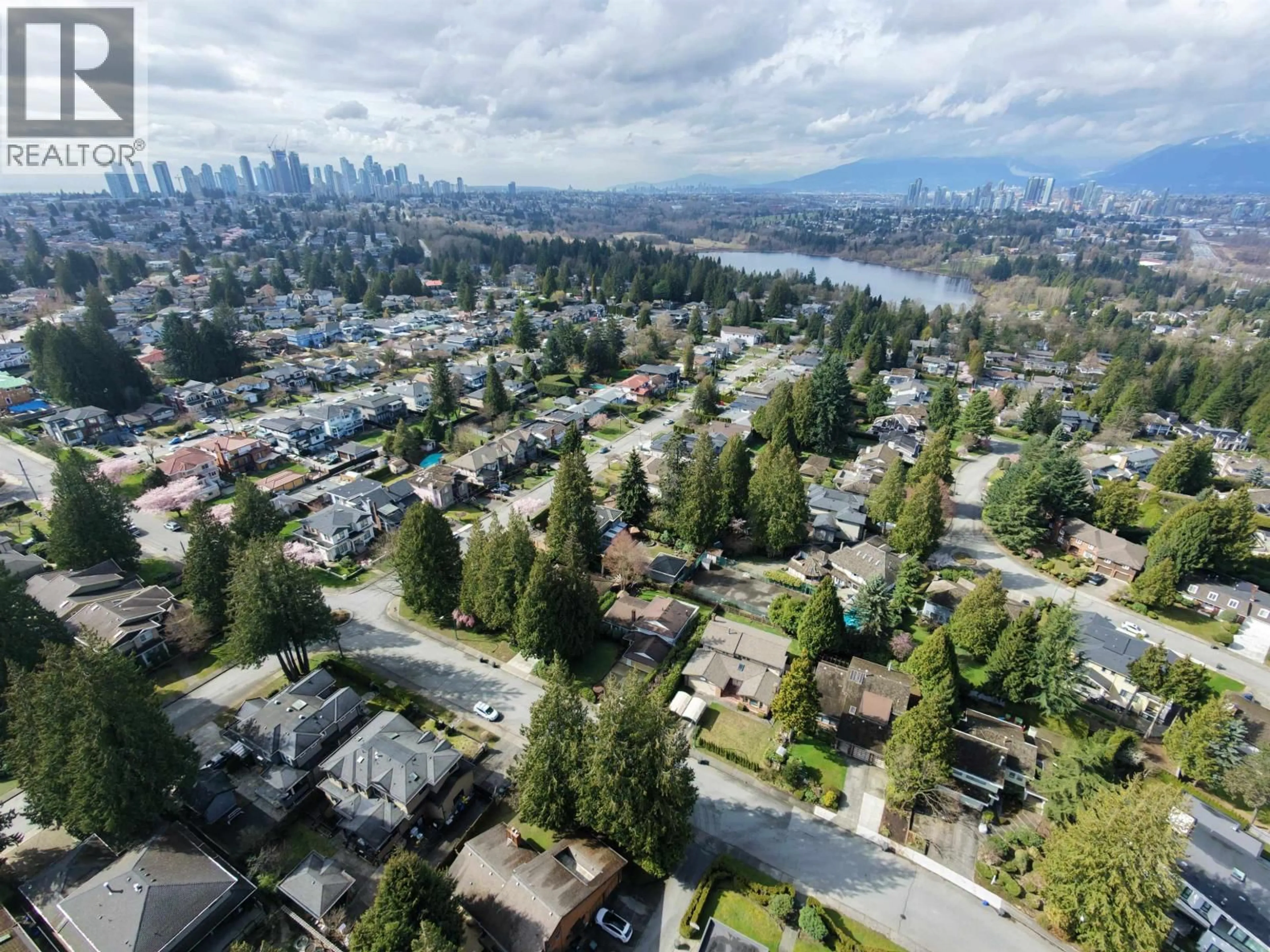 A pic from outside/outdoor area/front of a property/back of a property/a pic from drone, unknown for 6415 BUCKINGHAM DRIVE, Burnaby British Columbia V5E3Y7