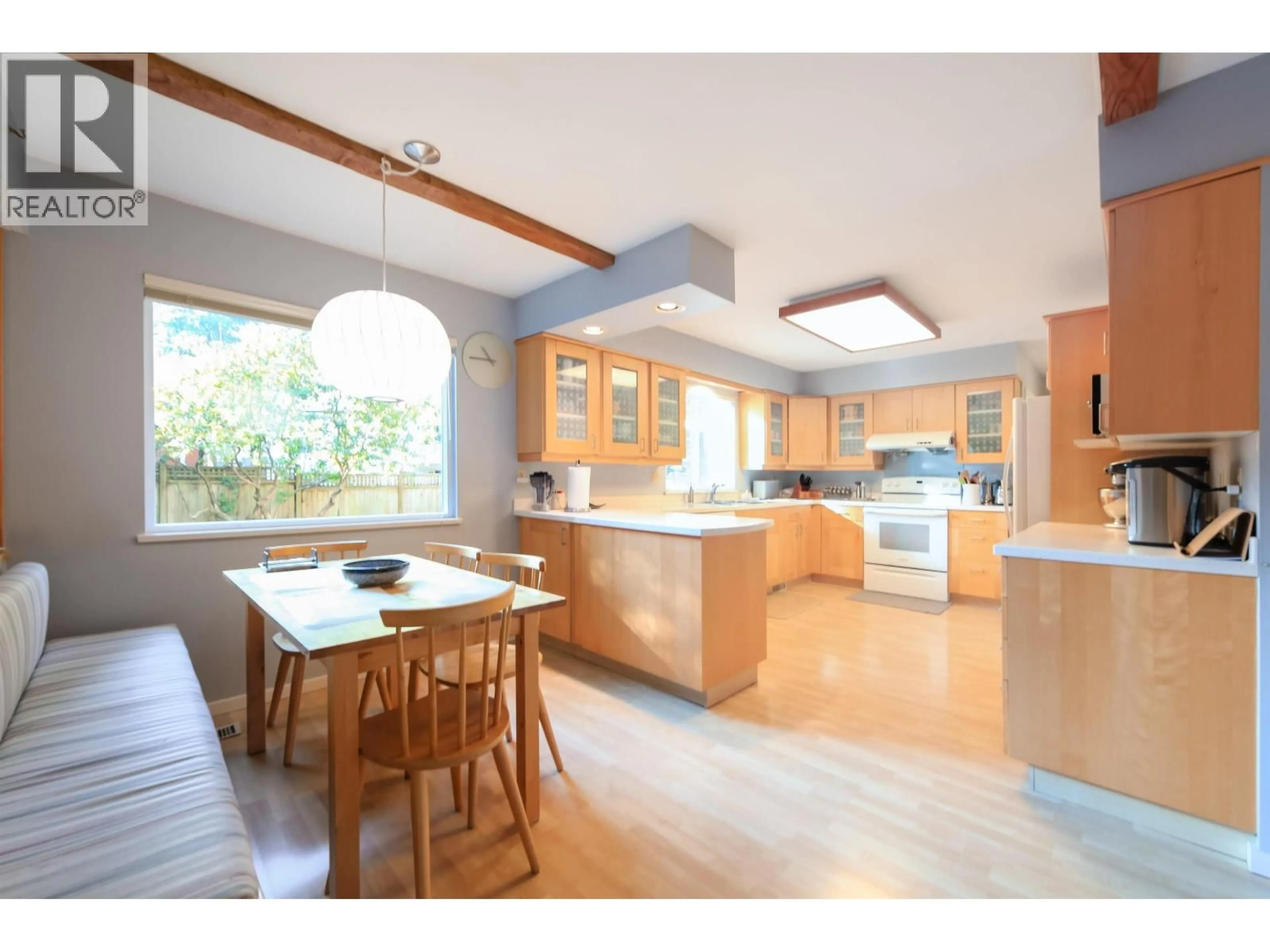 Open concept kitchen, wood/laminate floor for 6415 BUCKINGHAM DRIVE, Burnaby British Columbia V5E3Y7