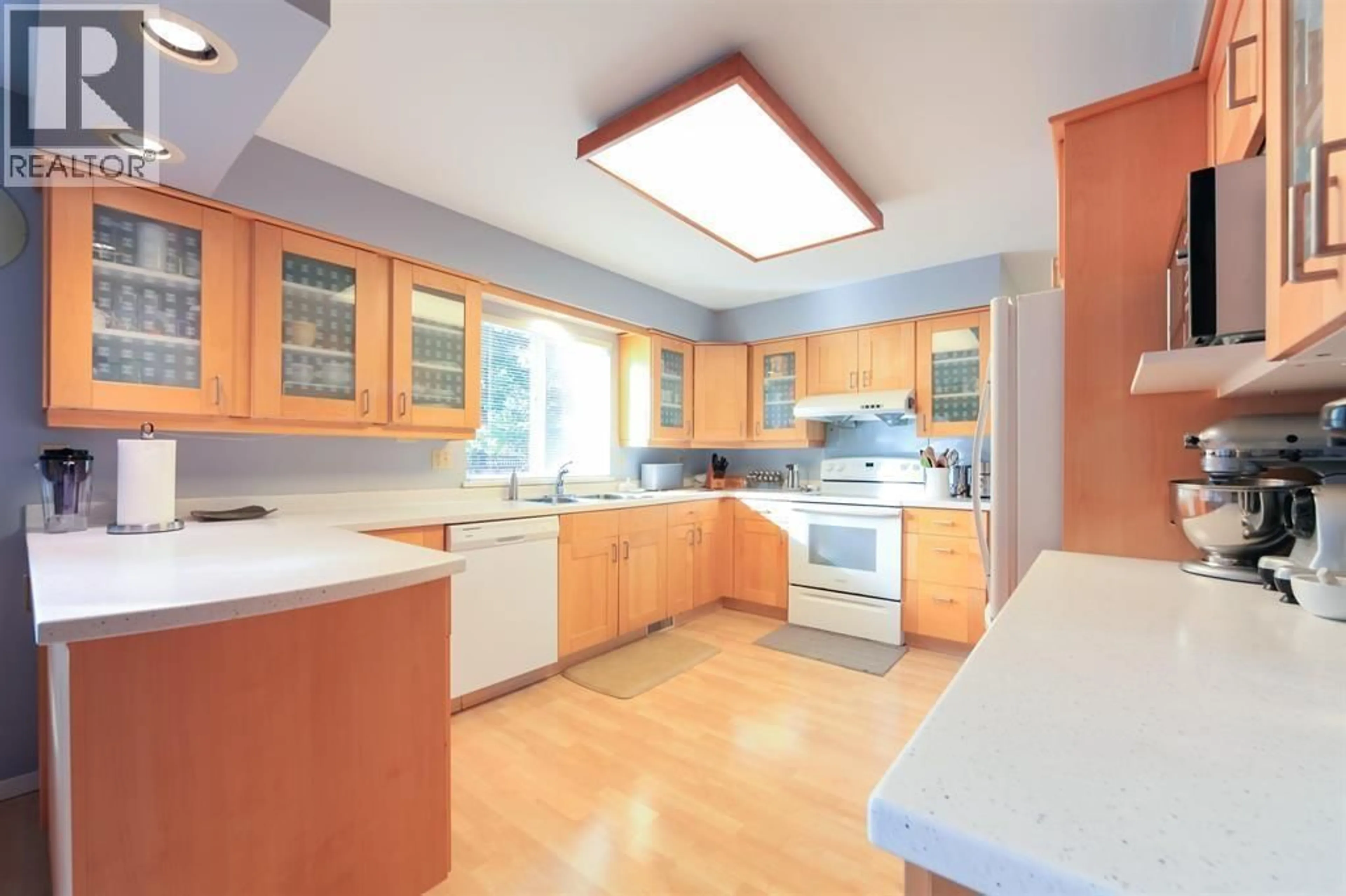 Open concept kitchen, unknown for 6415 BUCKINGHAM DRIVE, Burnaby British Columbia V5E3Y7