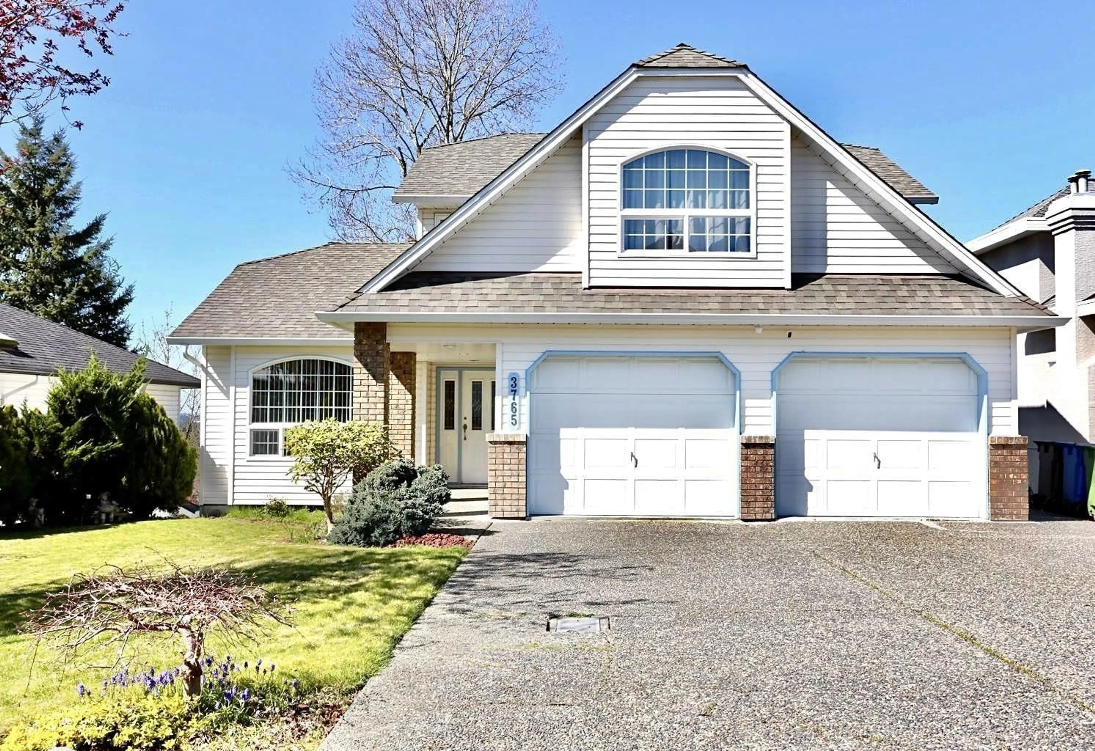 Home with vinyl exterior material, street for 3765 LETHBRIDGE DRIVE, Abbotsford British Columbia V3G1J5