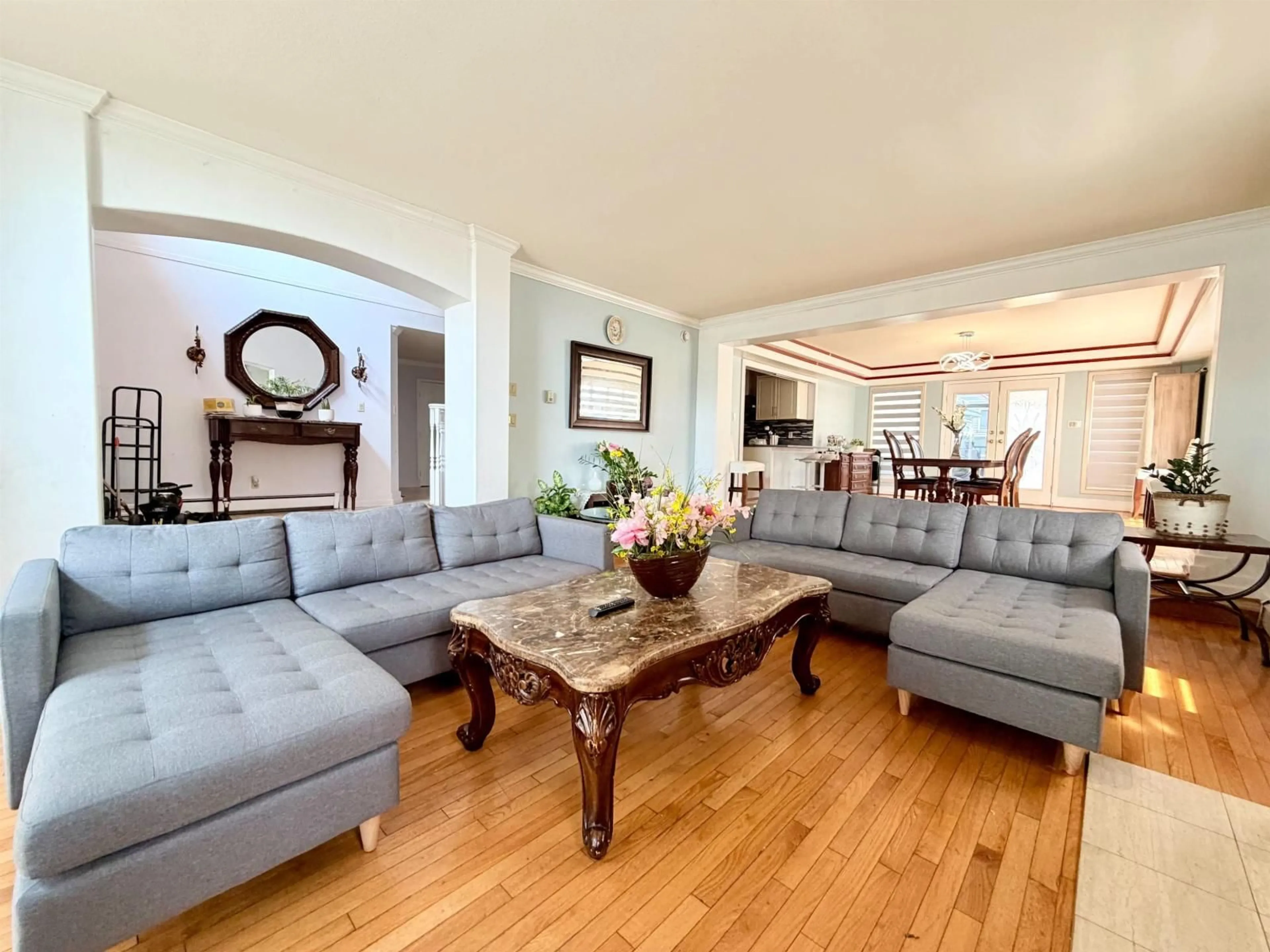 Living room with furniture, unknown for 8222 144 STREET, Surrey British Columbia V3W5T4