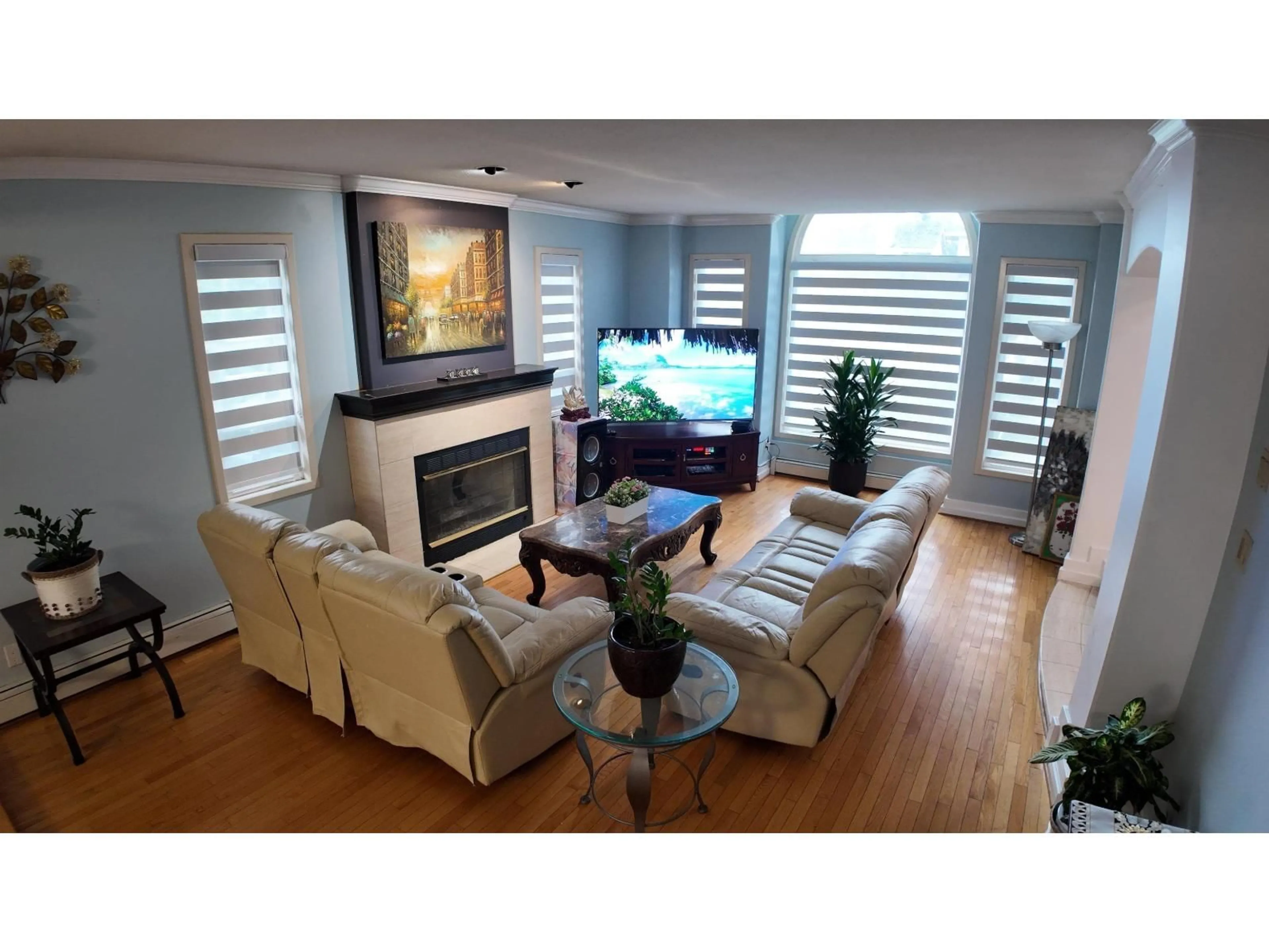 Living room with furniture, wood/laminate floor for 8222 144 STREET, Surrey British Columbia V3W5T4