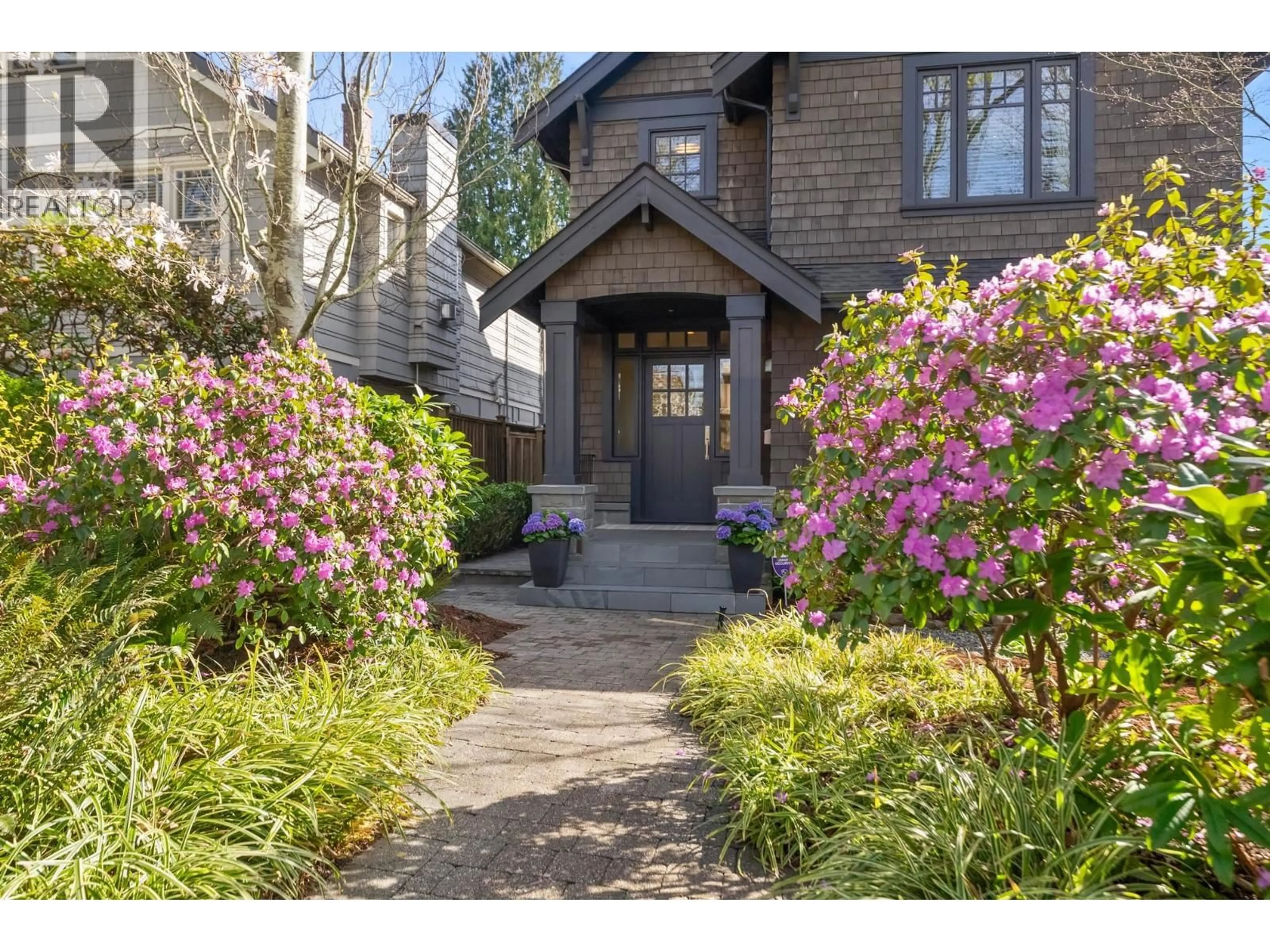 Indoor entryway for 3116 28TH AVENUE, Vancouver British Columbia V6L1X5