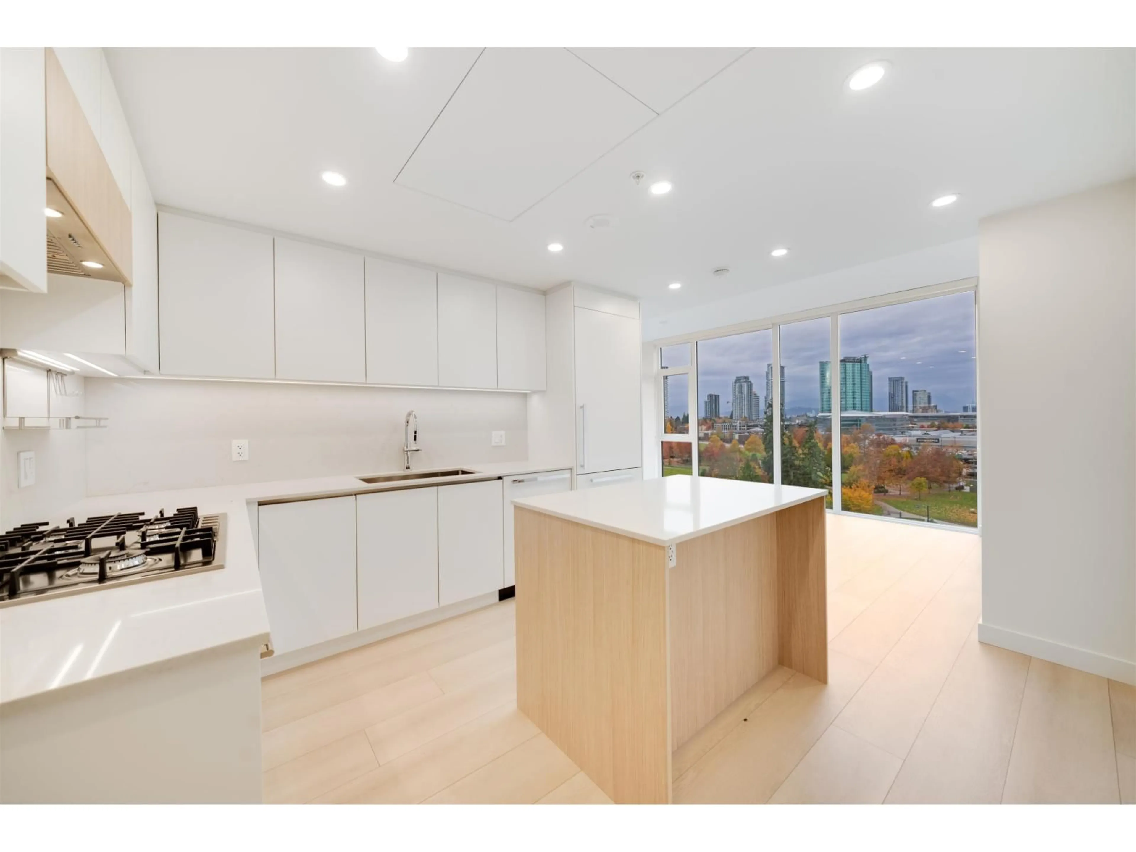 Open concept kitchen, unknown for 808 - 13573 98A AVENUE, Surrey British Columbia V3T4A4