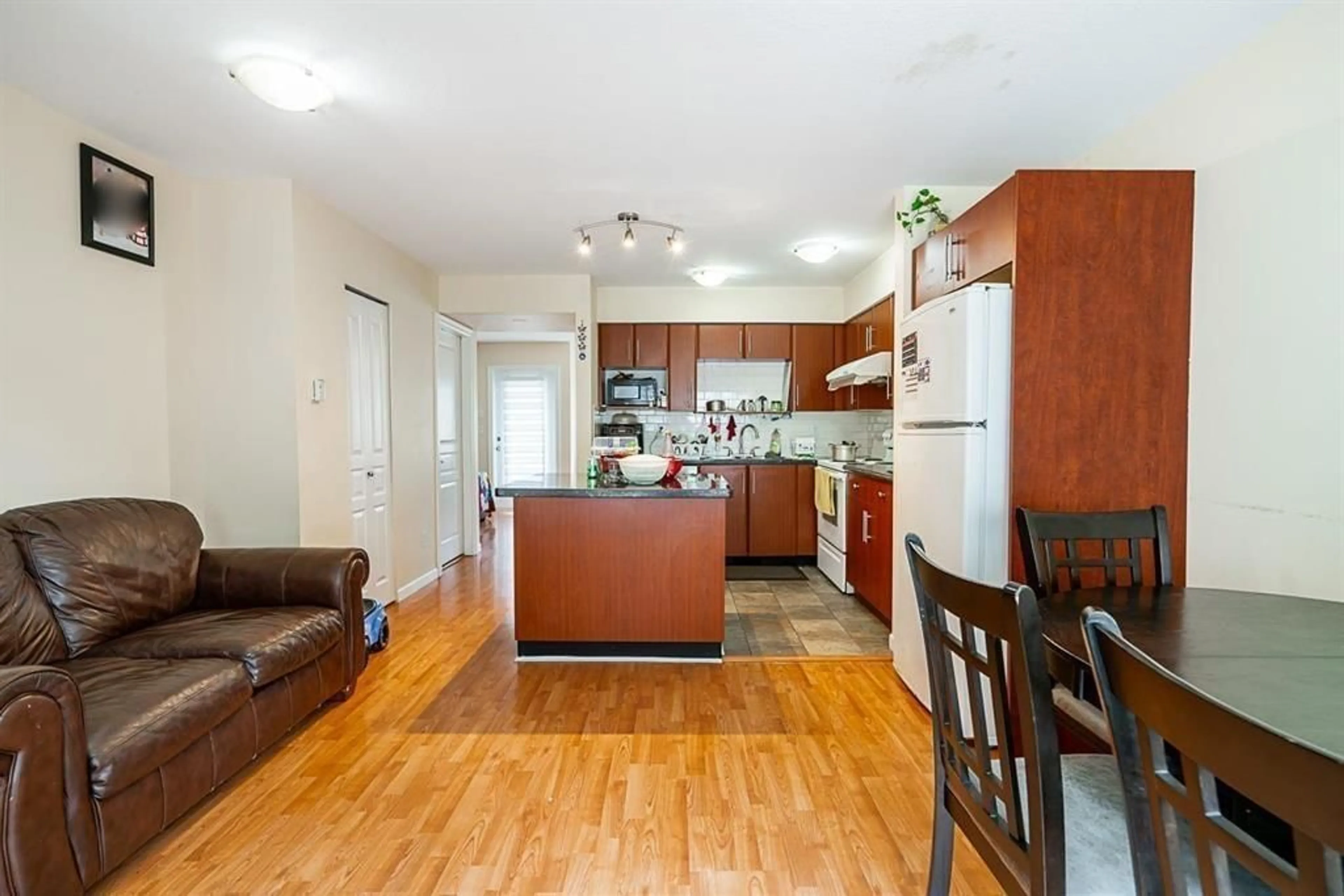 Standard kitchen, wood/laminate floor for 35 - 6110 138 STREET, Surrey British Columbia V3X3V6