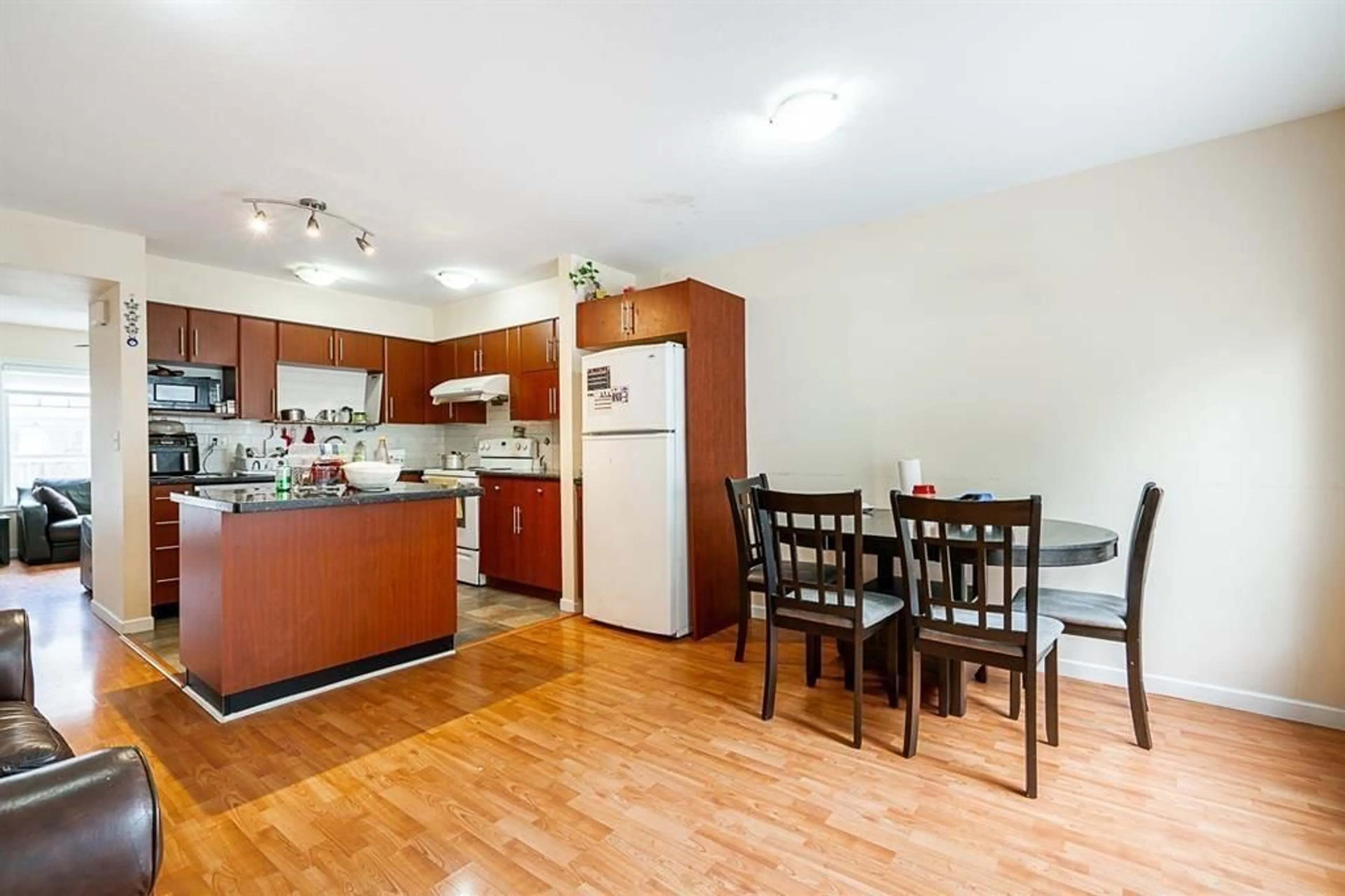 Standard kitchen, wood/laminate floor for 35 - 6110 138 STREET, Surrey British Columbia V3X3V6