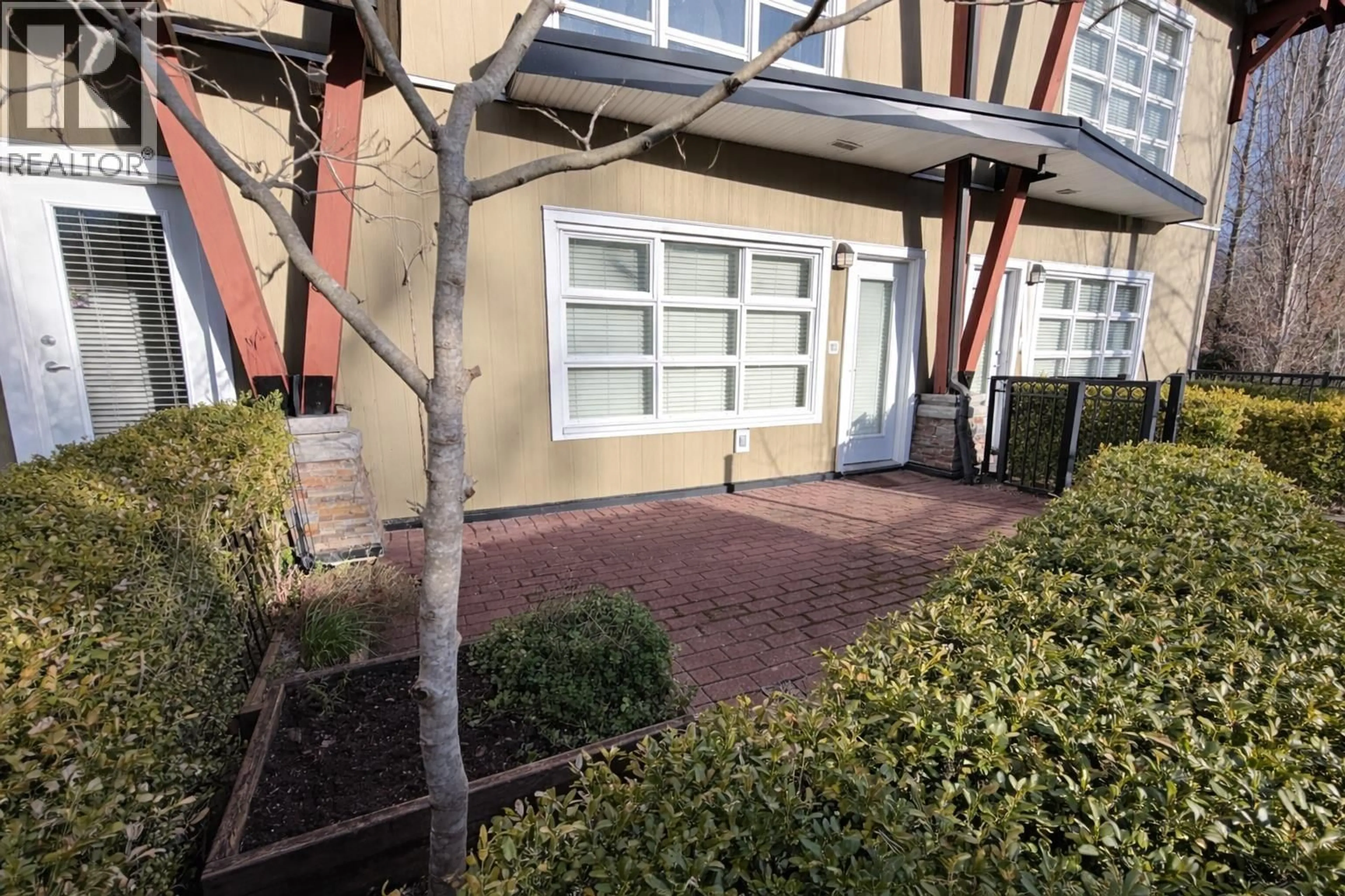 Patio, street for 103 - 41105 TANTALUS ROAD, Squamish British Columbia V8B0N3