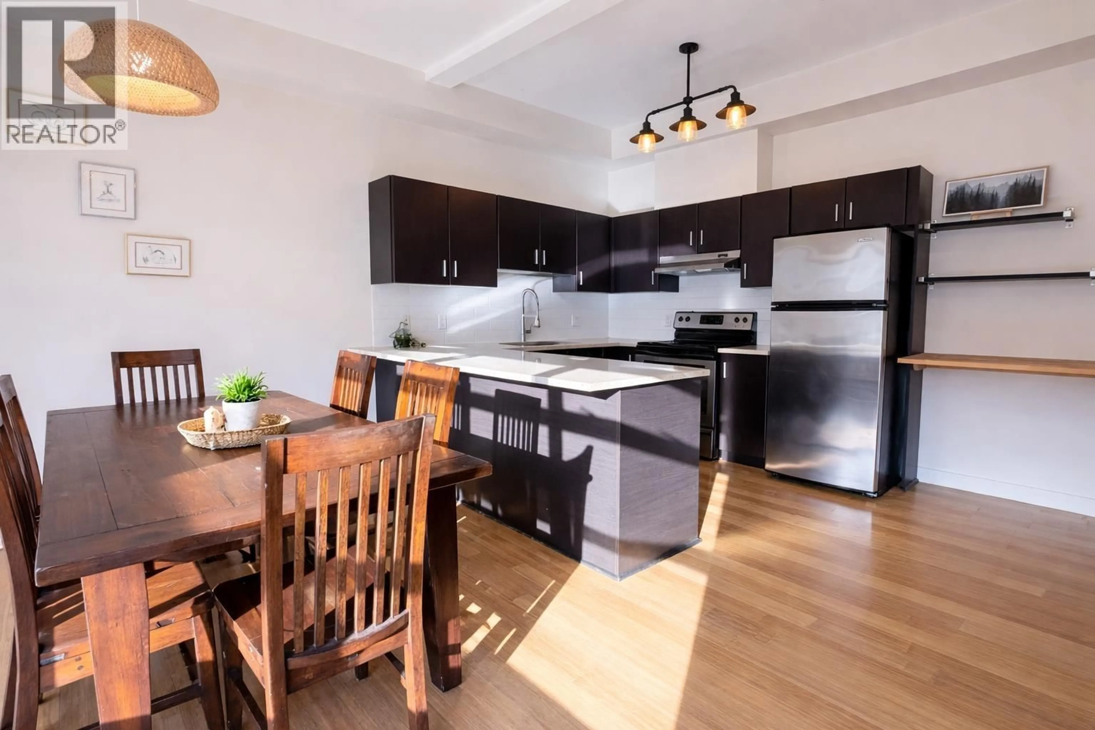 Open concept kitchen, wood/laminate floor for 103 - 41105 TANTALUS ROAD, Squamish British Columbia V8B0N3