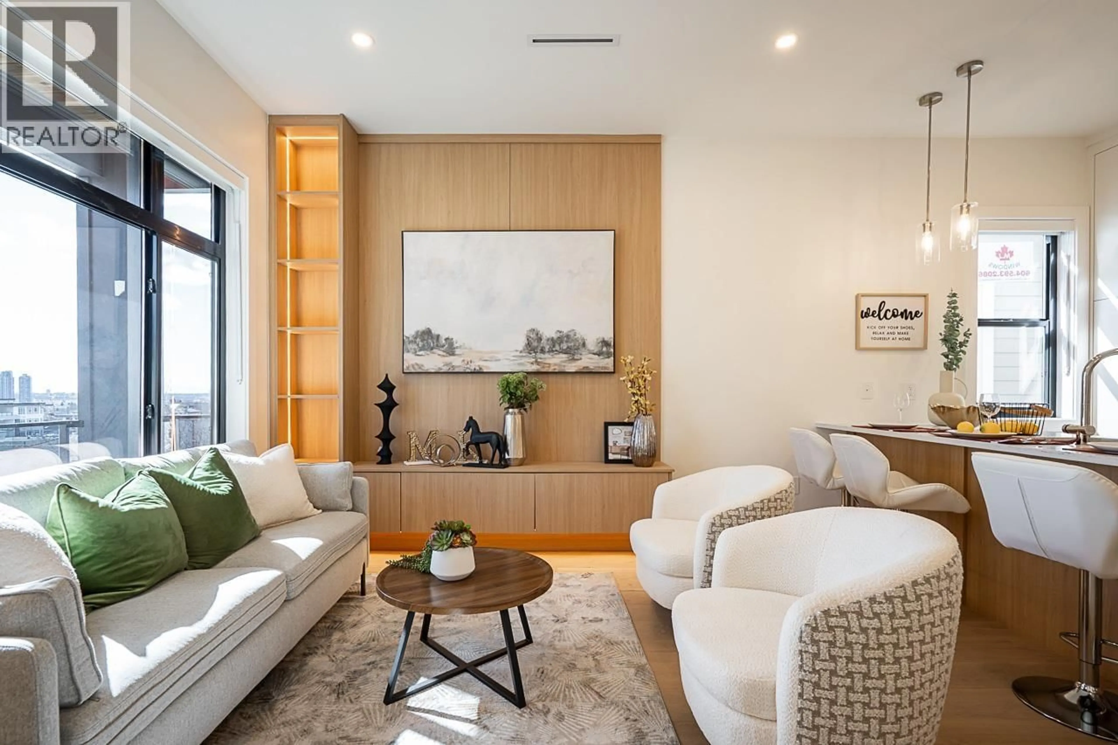 Living room with furniture, wood/laminate floor for 2 - 4875 ALBERT STREET, Burnaby British Columbia V5C2H4