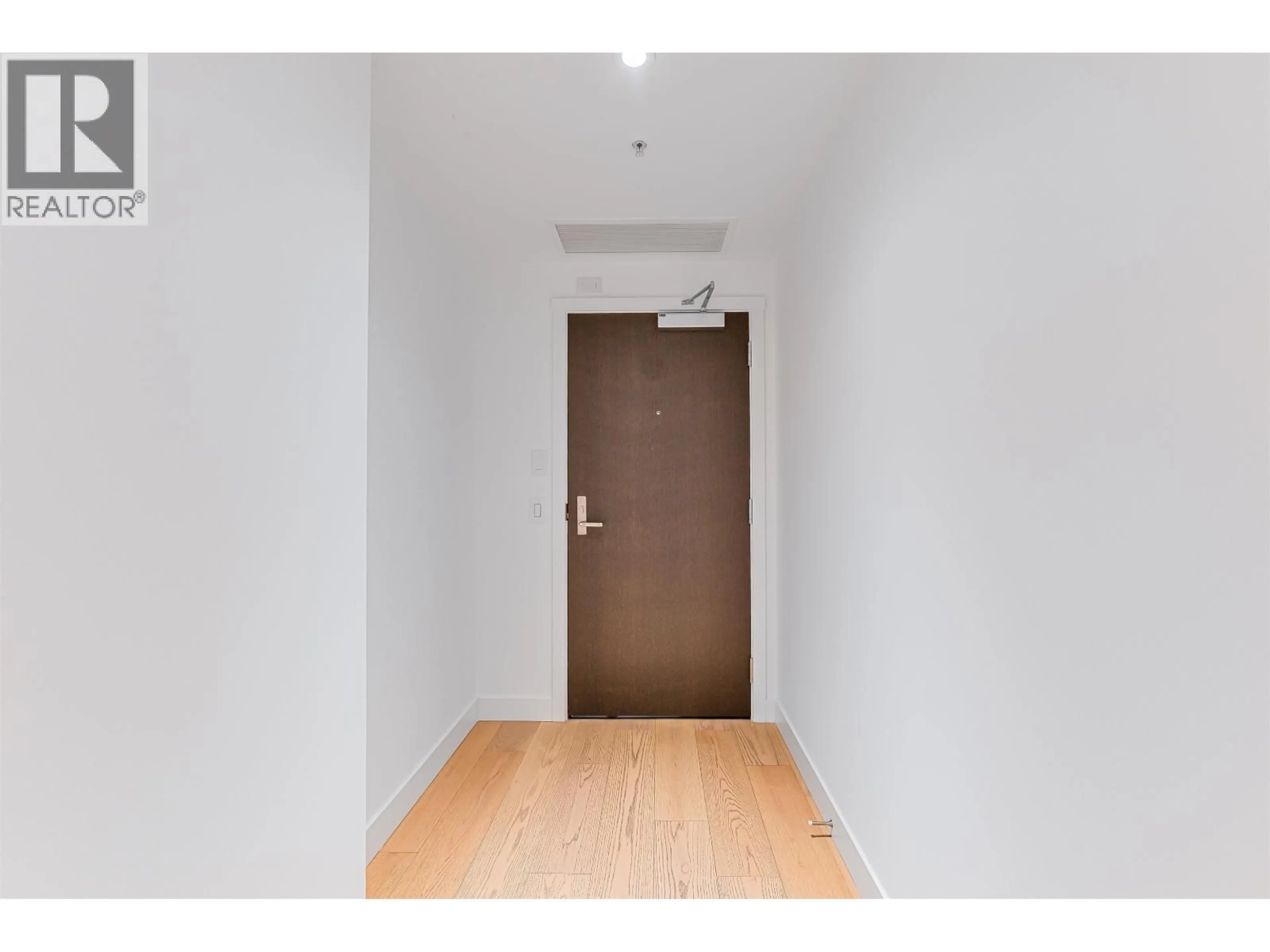 Indoor foyer for 100 - 1561 57TH AVENUE, Vancouver British Columbia V6P0H5