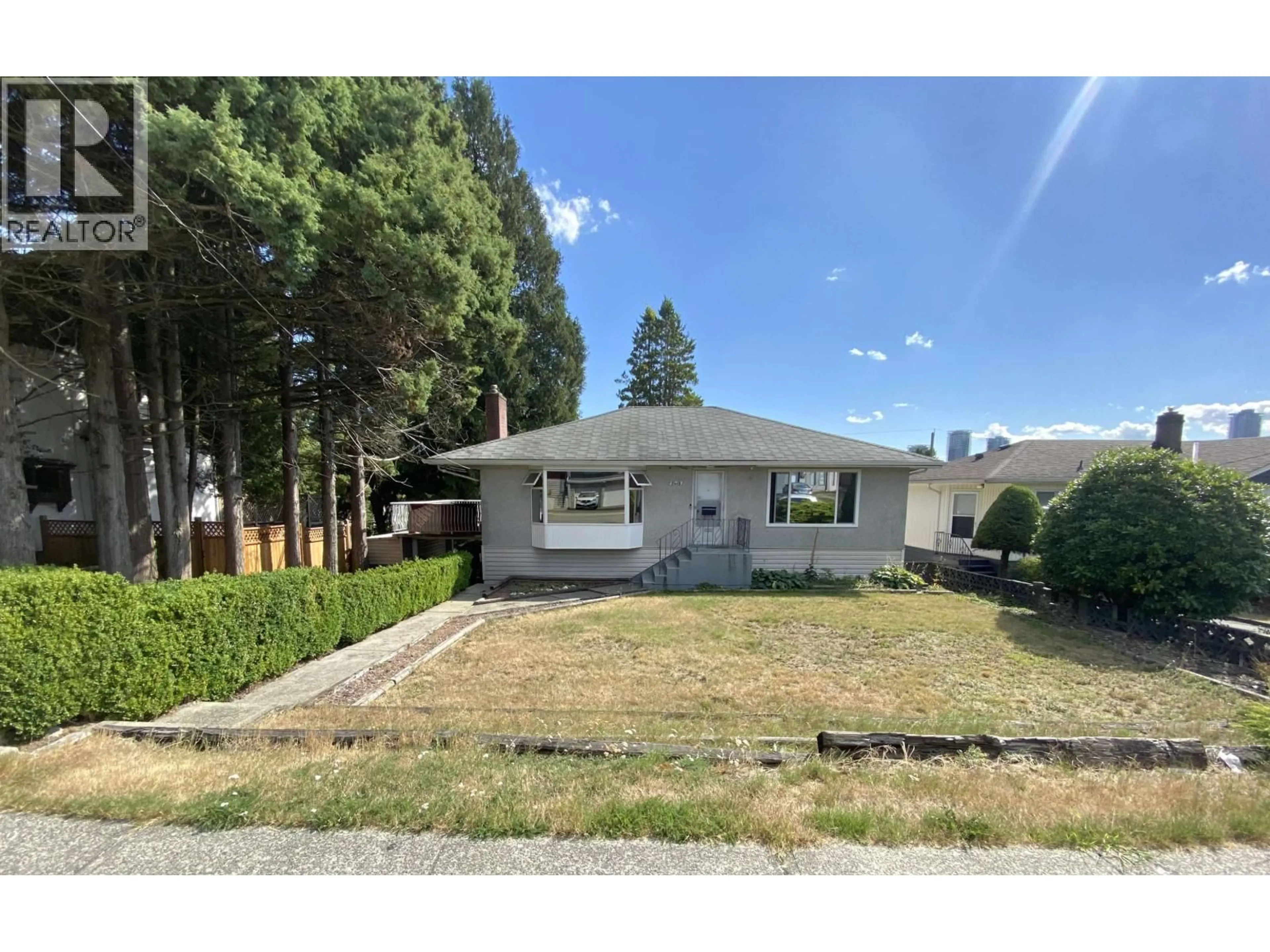 Home with vinyl exterior material, street for 5410 PARKER STREET, Burnaby British Columbia V5B1Z7