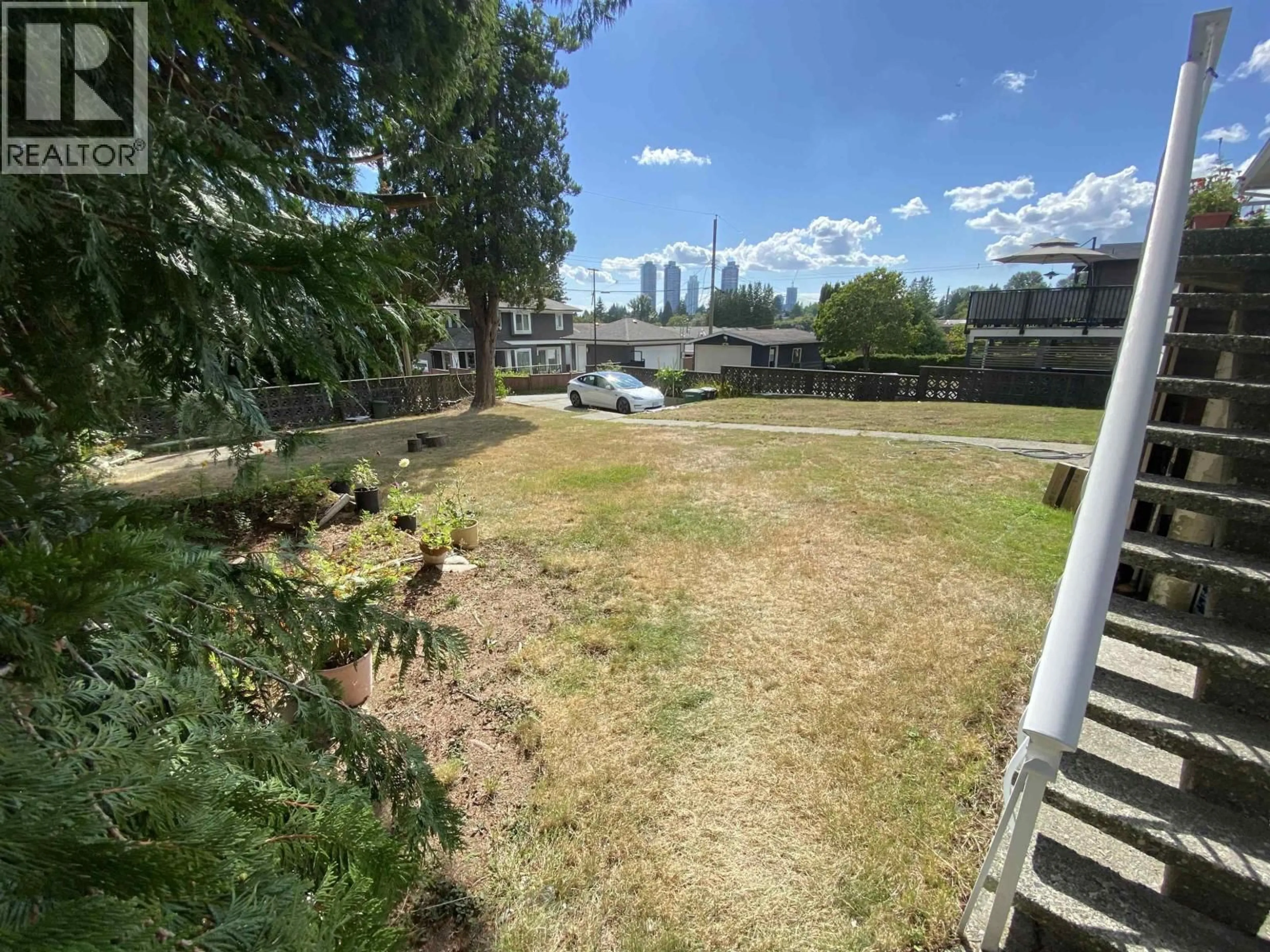 A pic from outside/outdoor area/front of a property/back of a property/a pic from drone, unknown for 5410 PARKER STREET, Burnaby British Columbia V5B1Z7
