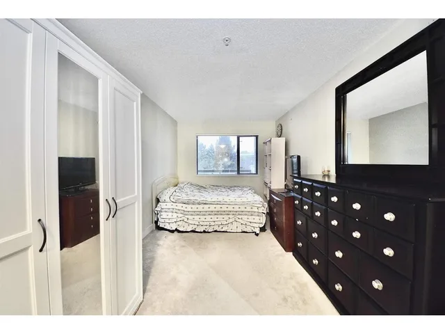 452 - 10838 CITY PARKWAY, Surrey 4