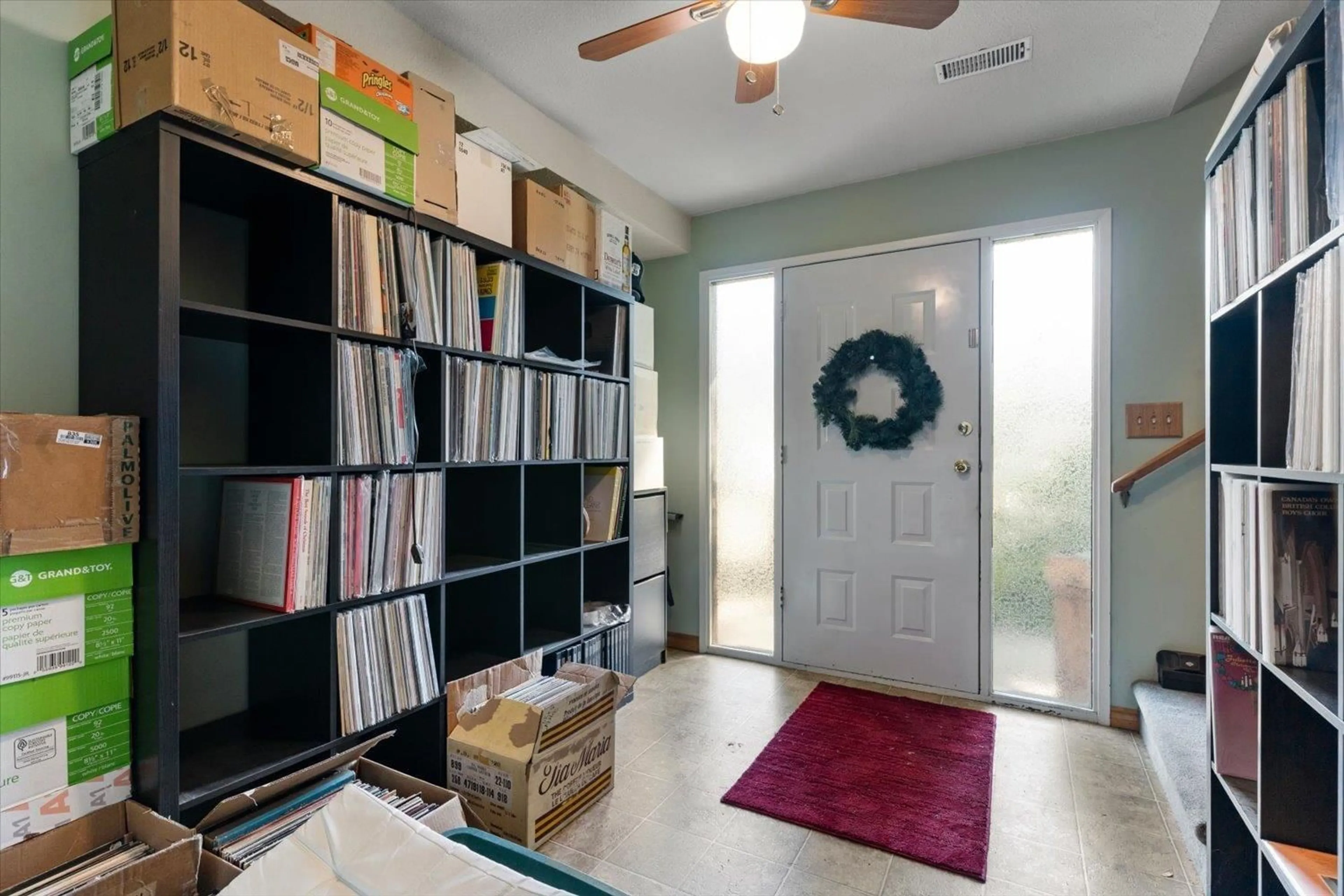 Indoor entryway for 33380 WREN CRESCENT, Abbotsford British Columbia V2S5W1
