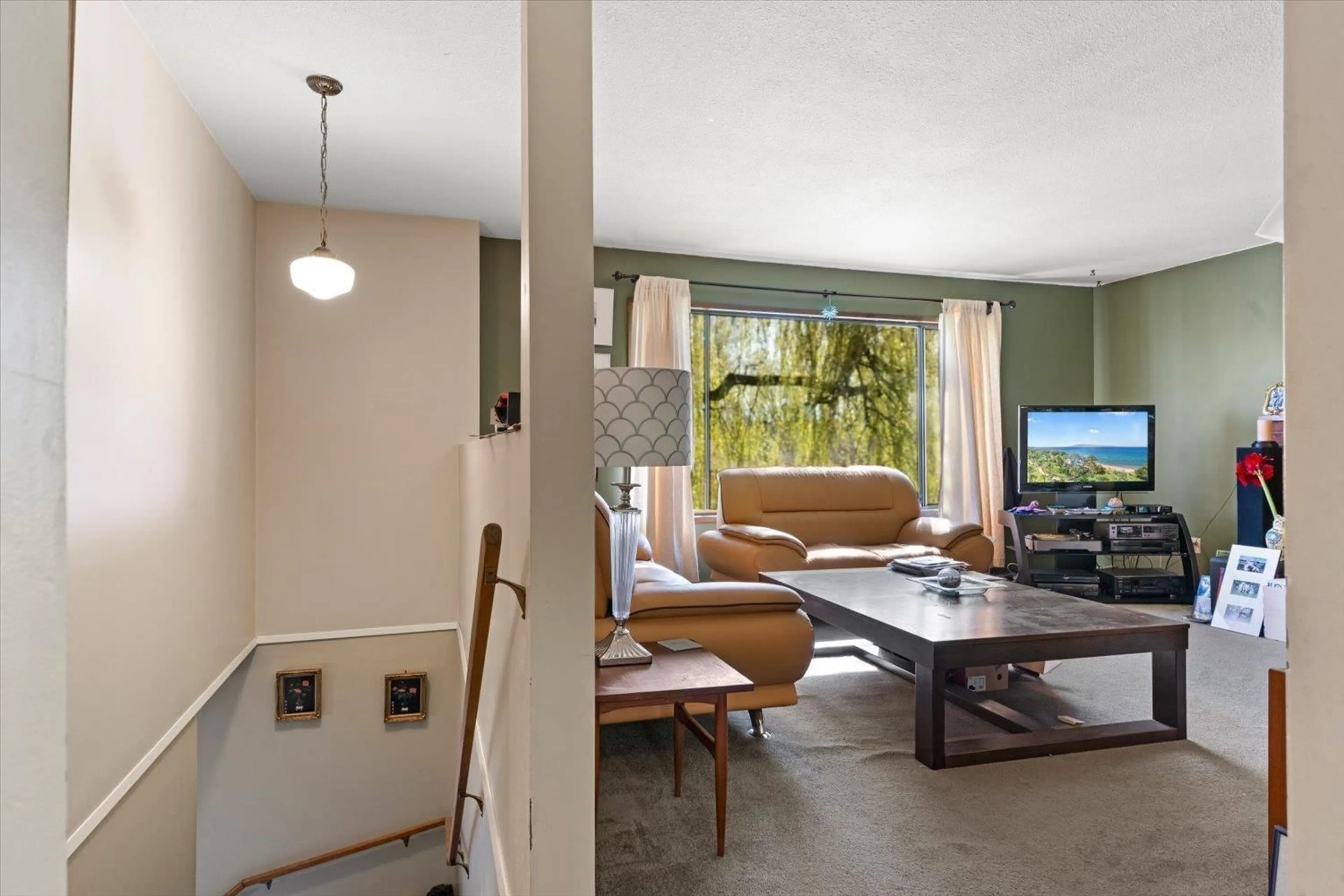 Living room with furniture, unknown for 33380 WREN CRESCENT, Abbotsford British Columbia V2S5W1