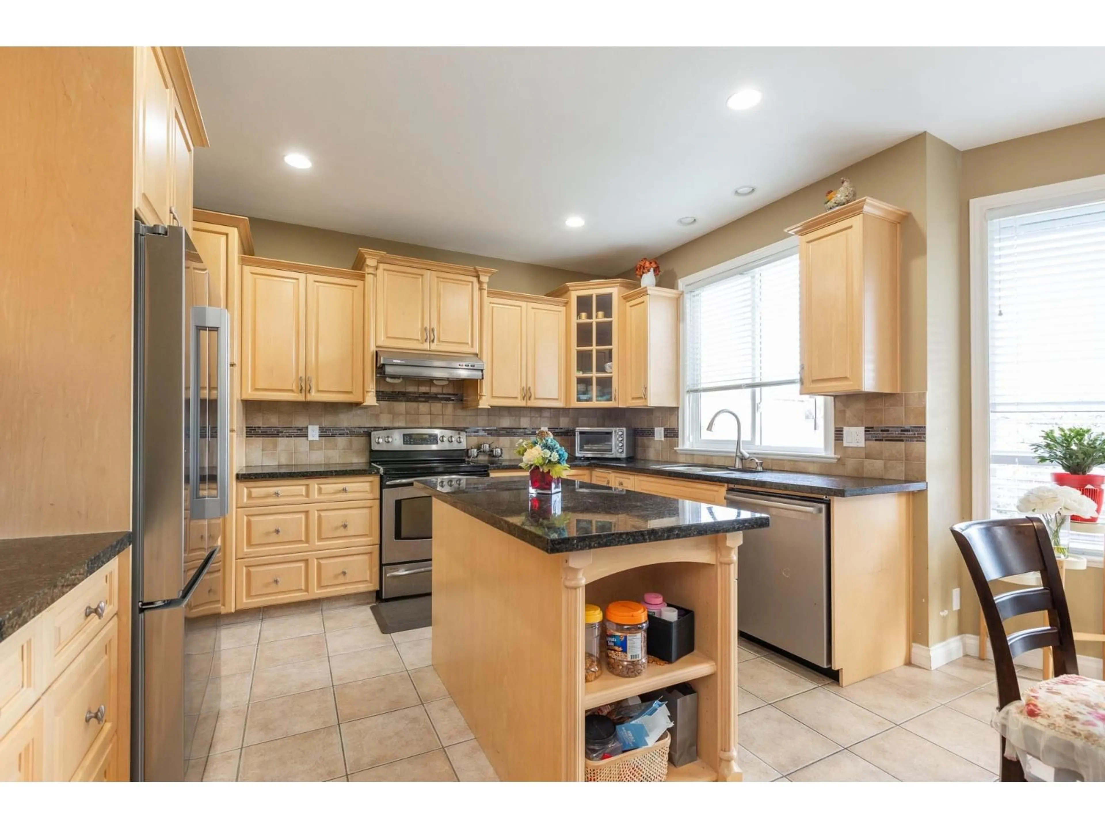 Open concept kitchen, ceramic/tile floor for 8370 168A STREET, Surrey British Columbia V4N4T8