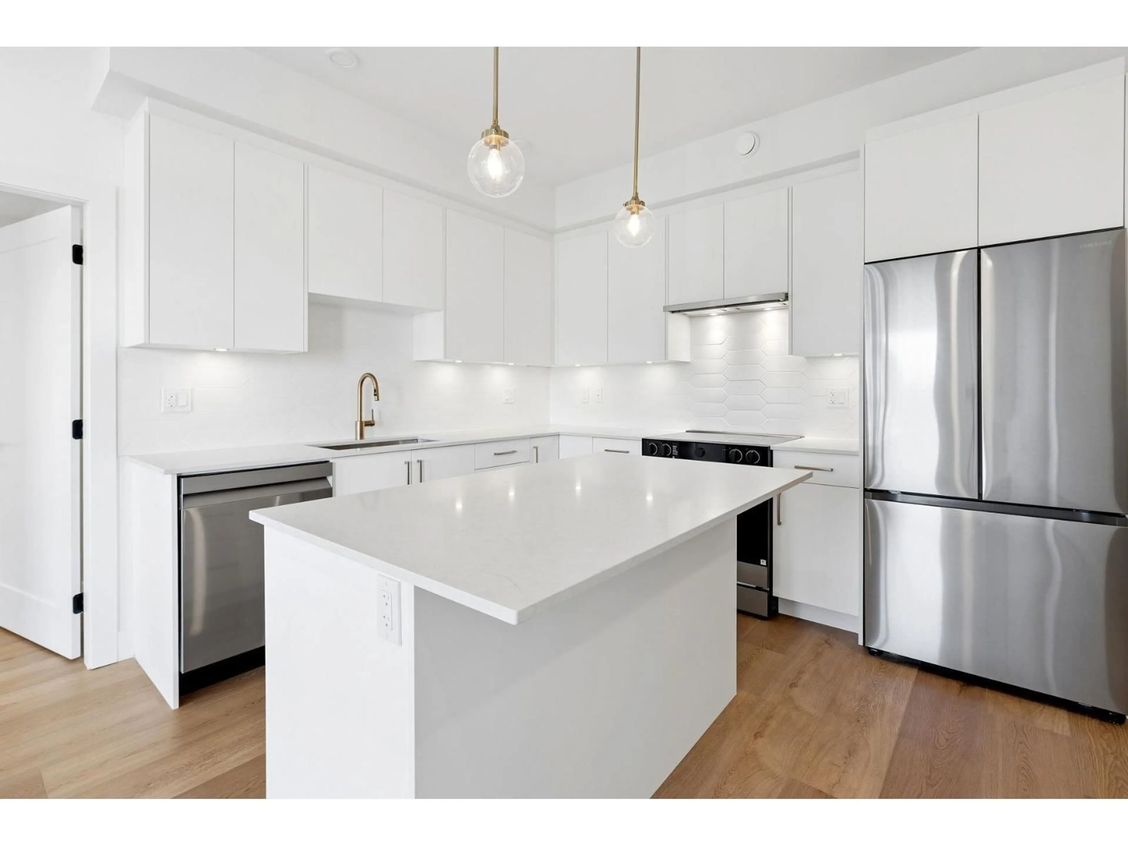 Open concept kitchen, unknown for 417 - 20286 72B AVENUE, Langley British Columbia V2Y1T2