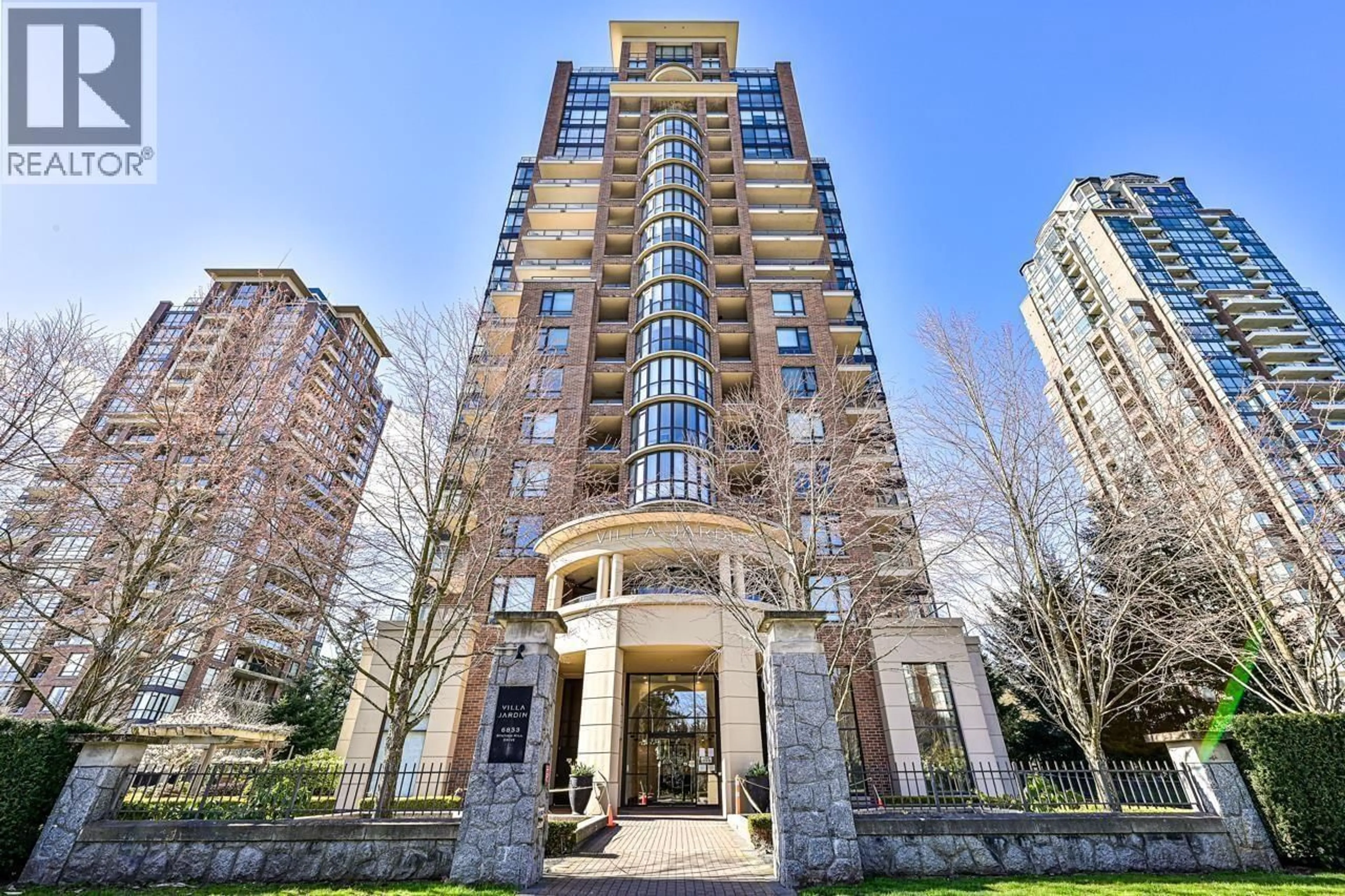 Indoor foyer for 303 - 6833 STATION HILL DRIVE, Burnaby British Columbia V3N5E1