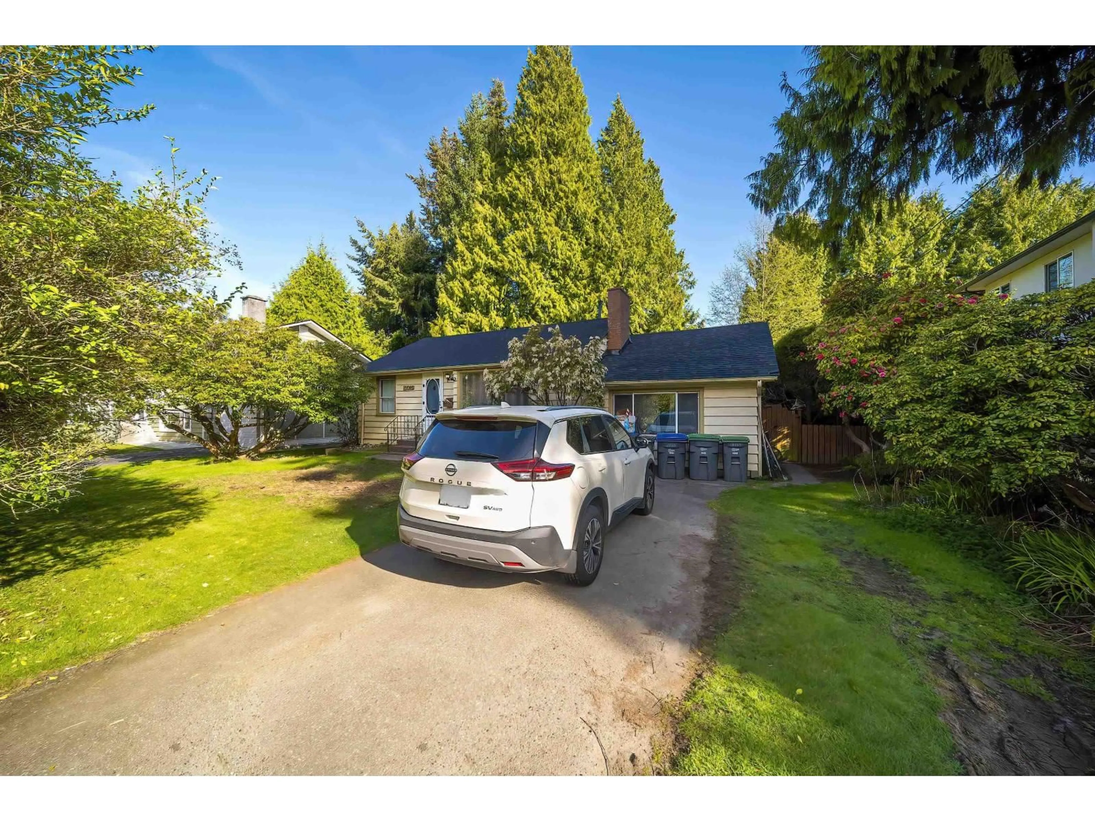 A pic from outside/outdoor area/front of a property/back of a property/a pic from drone, street for 13029 15A AVENUE, Surrey British Columbia V4A1M2