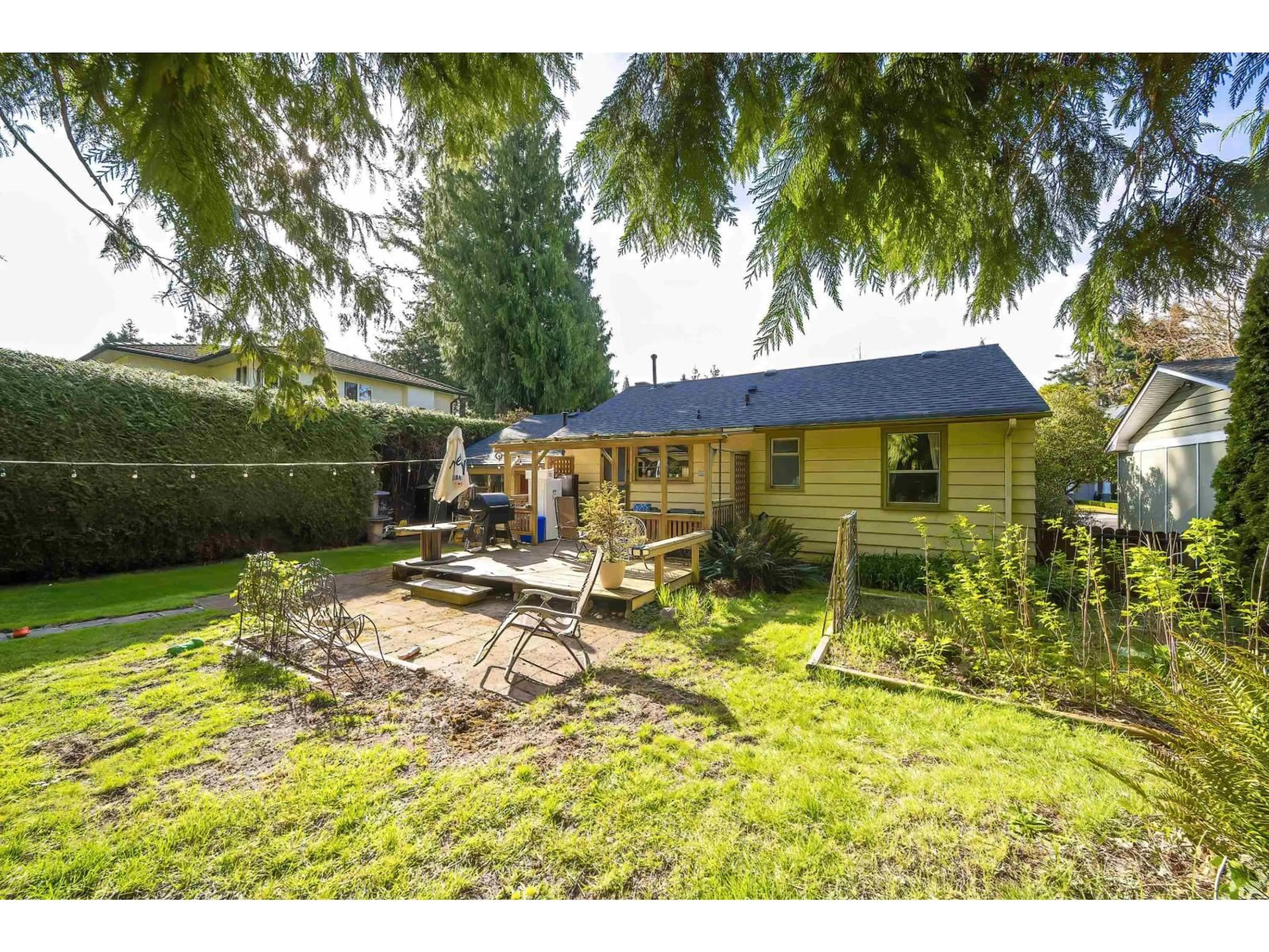 A pic from outside/outdoor area/front of a property/back of a property/a pic from drone, street for 13029 15A AVENUE, Surrey British Columbia V4A1M2